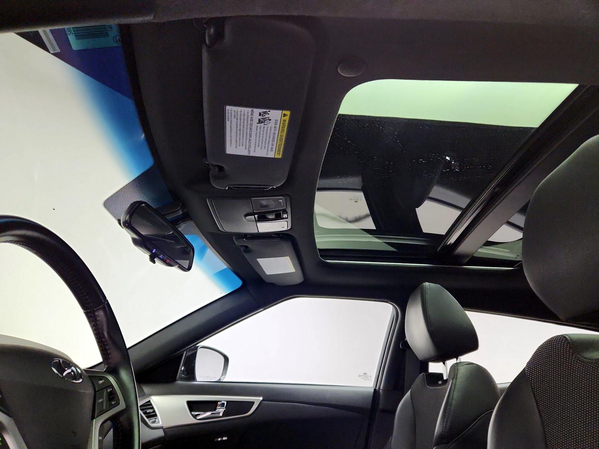 Thumbnail: 2016 Hyundai Veloster - 20