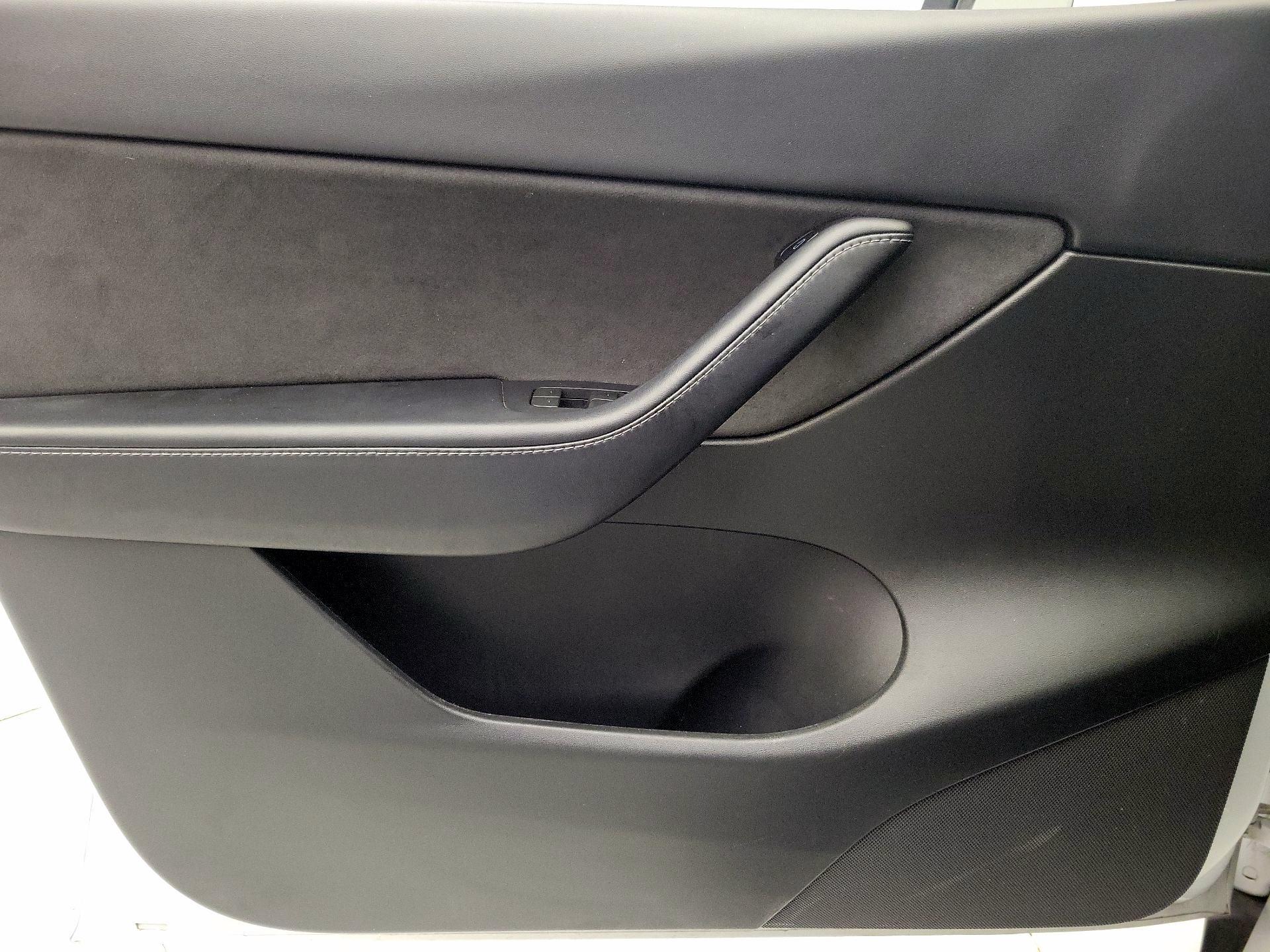 Thumbnail: 2022 Tesla Model Y - 12
