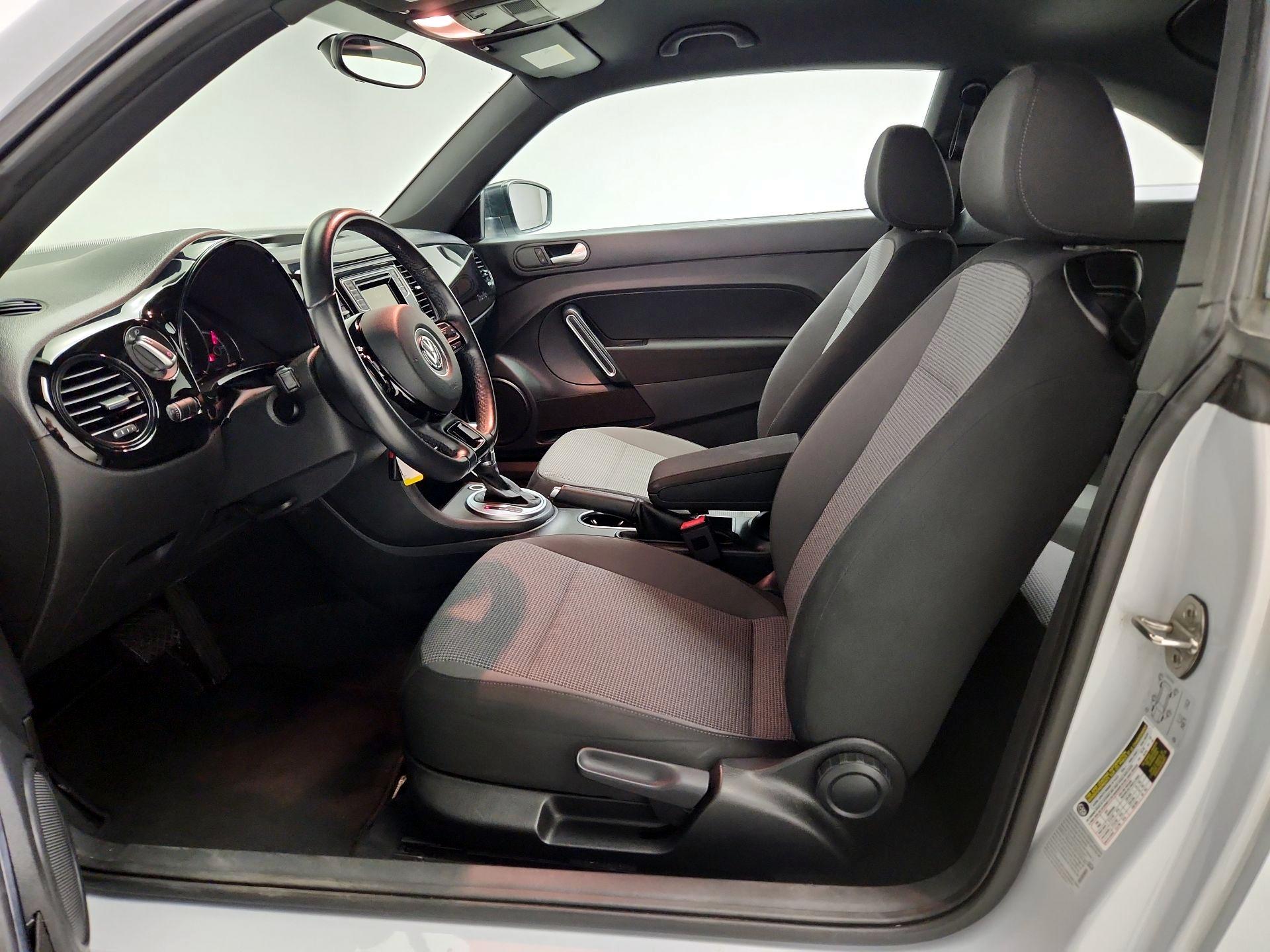 Thumbnail: 2018 Volkswagen Beetle - 11