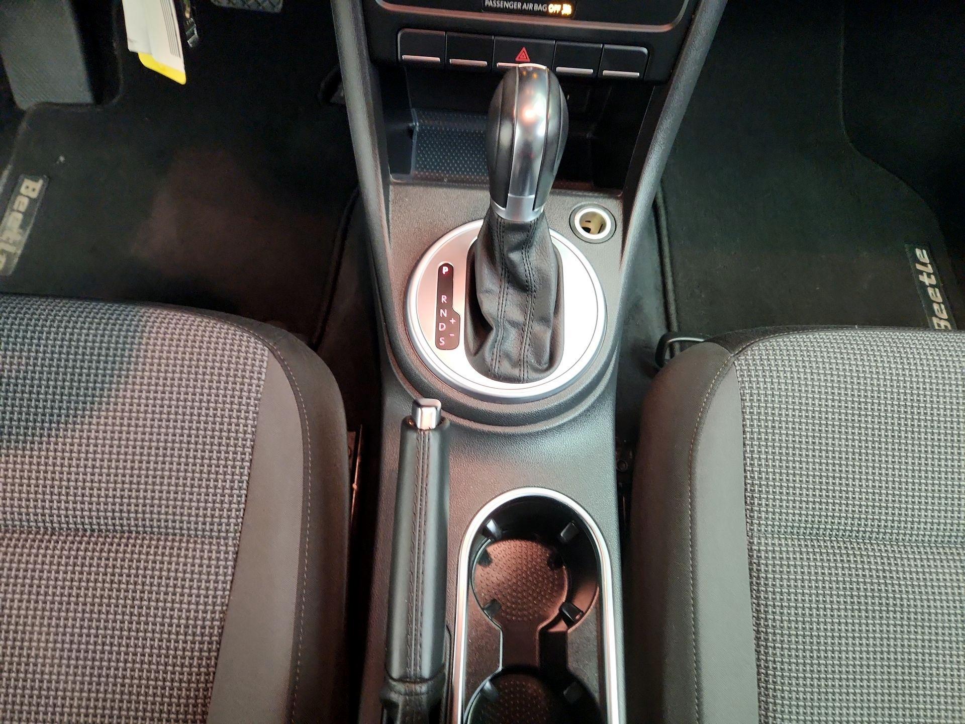 Thumbnail: 2018 Volkswagen Beetle - 17