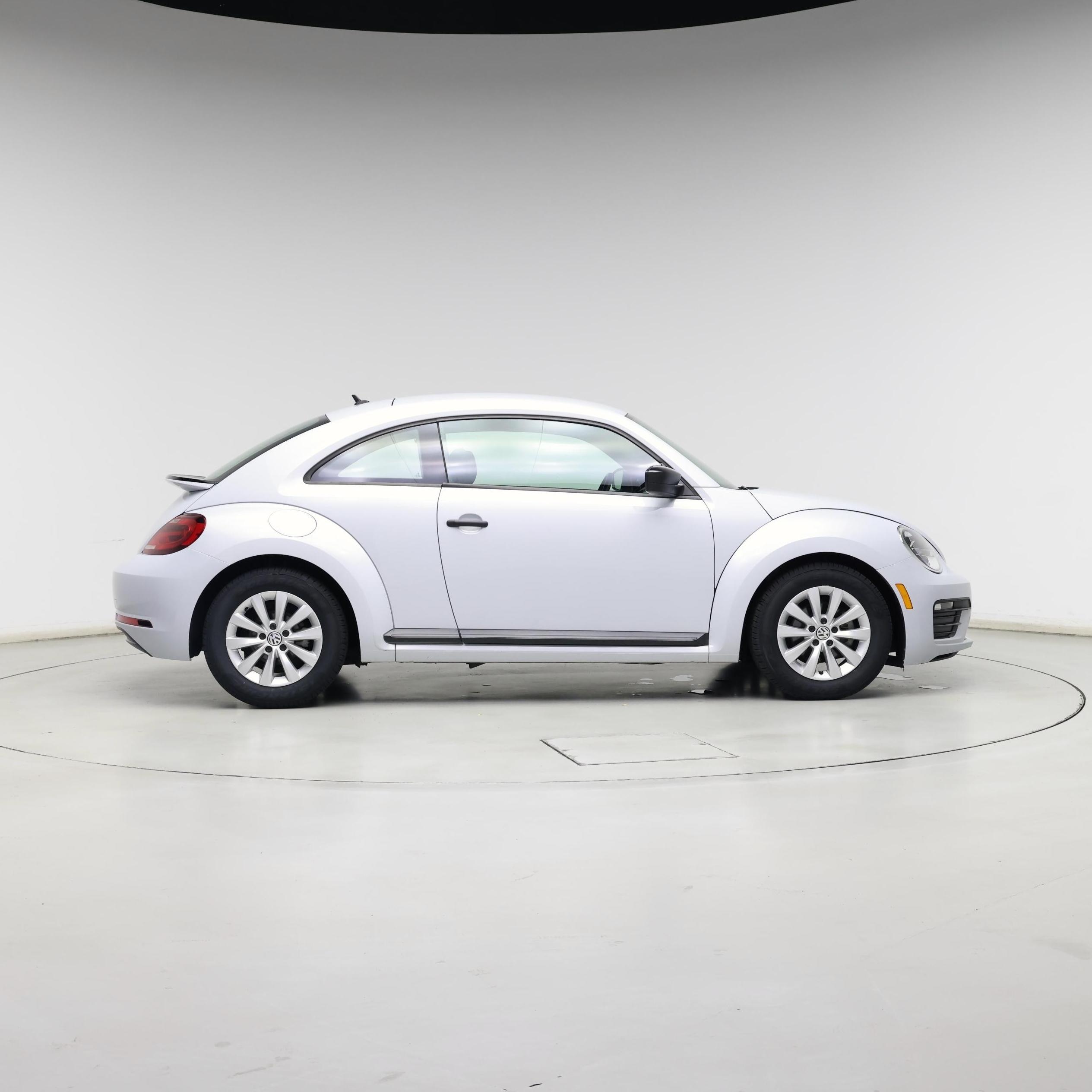 Thumbnail: 2018 Volkswagen Beetle - 7