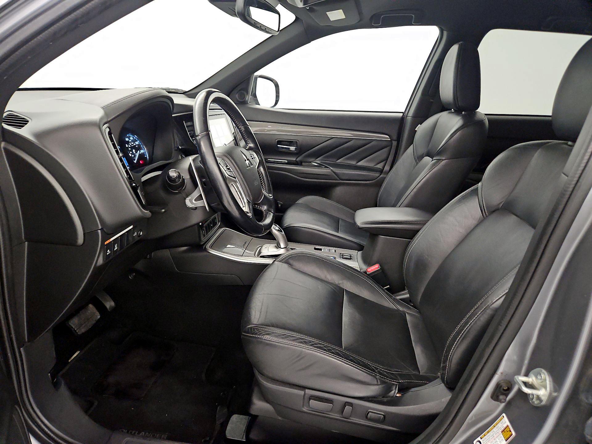 Thumbnail: 2022 Mitsubishi Outlander - 11