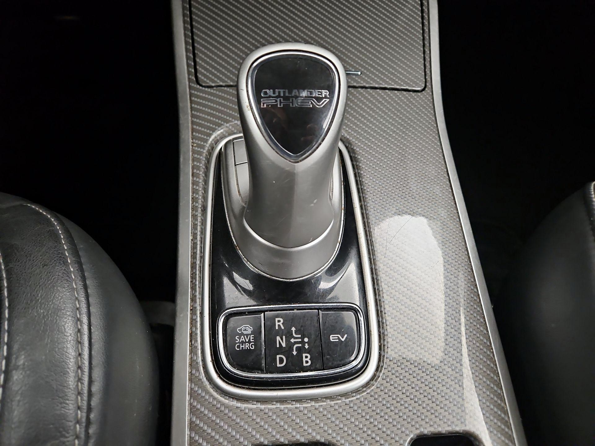 Thumbnail: 2022 Mitsubishi Outlander - 17