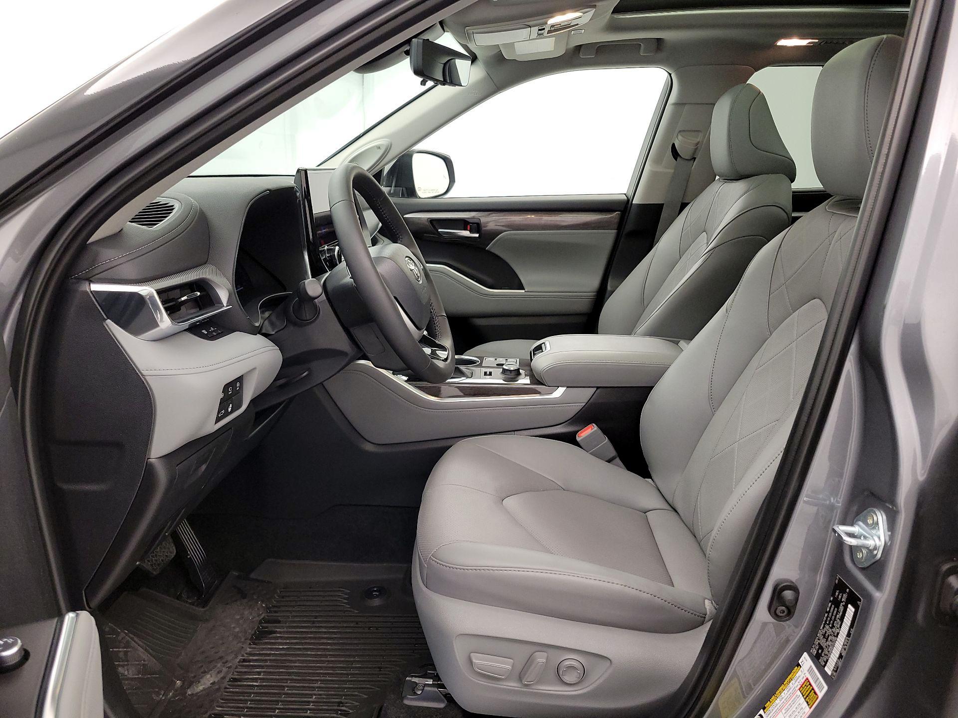 Thumbnail: 2025 Toyota Highlander - 11