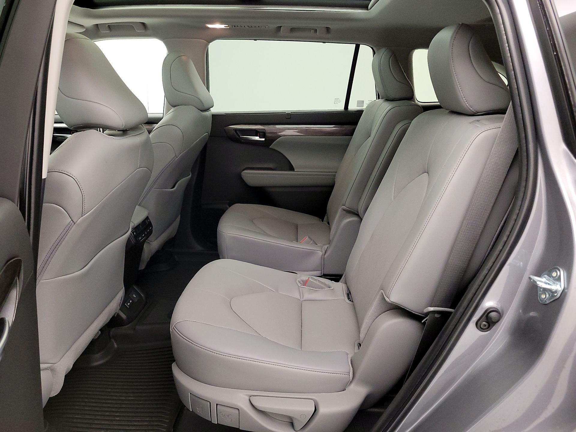 Thumbnail: 2025 Toyota Highlander - 20