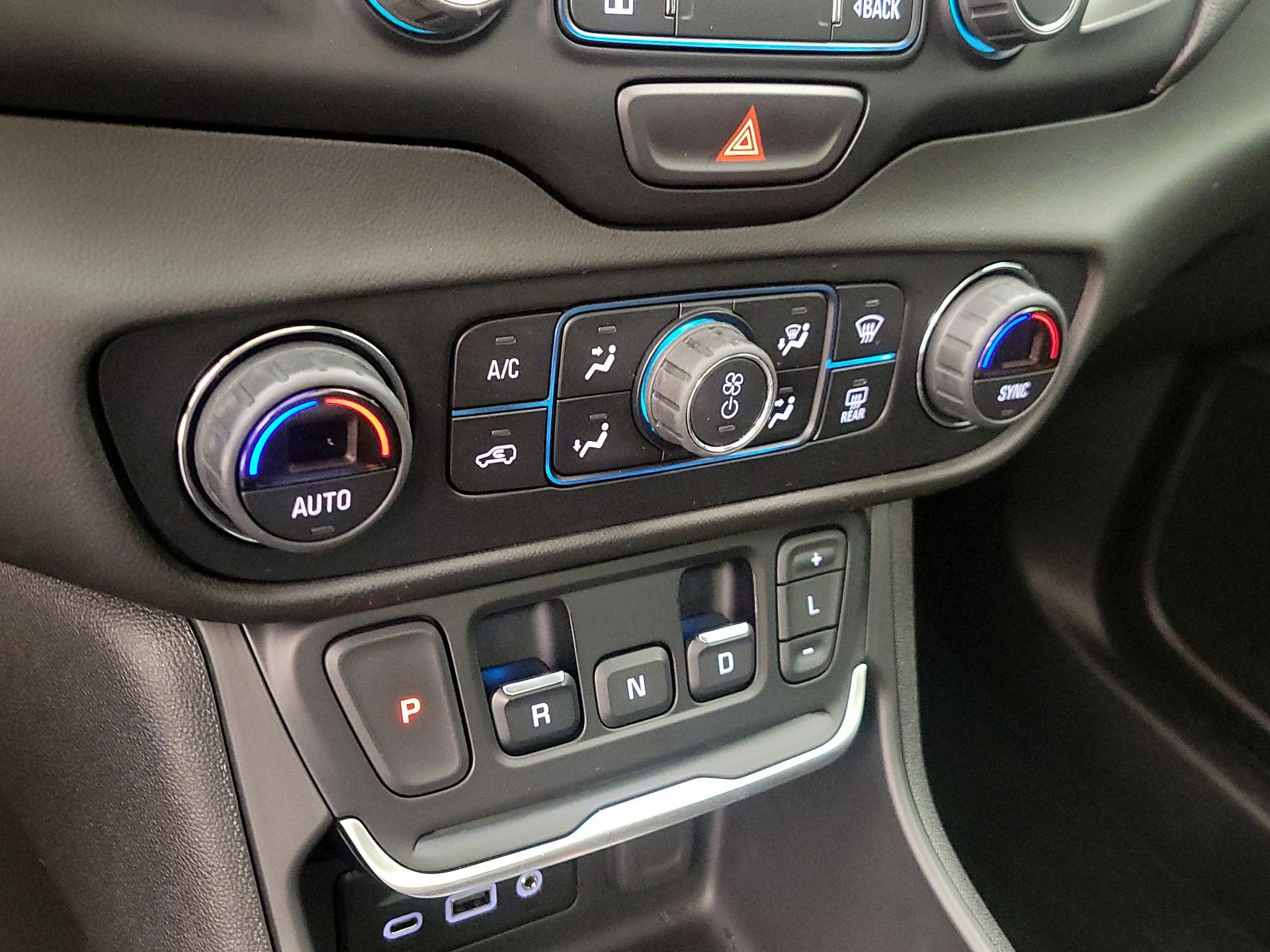 Thumbnail: 2020 GMC Terrain - 16