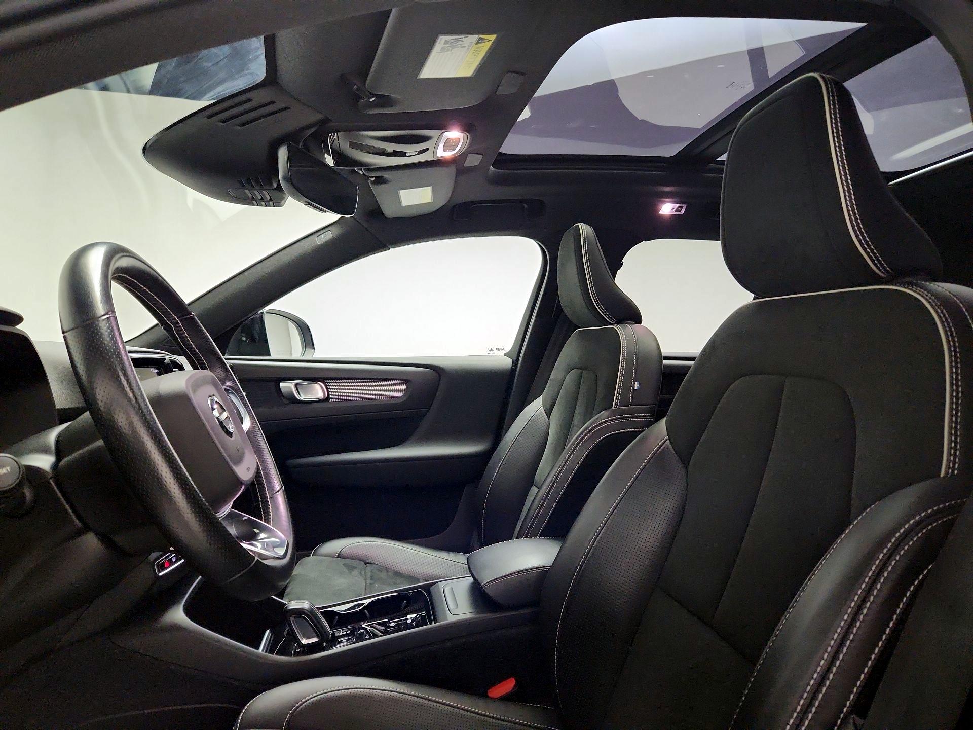 Thumbnail: 2021 Volvo XC40 - 20
