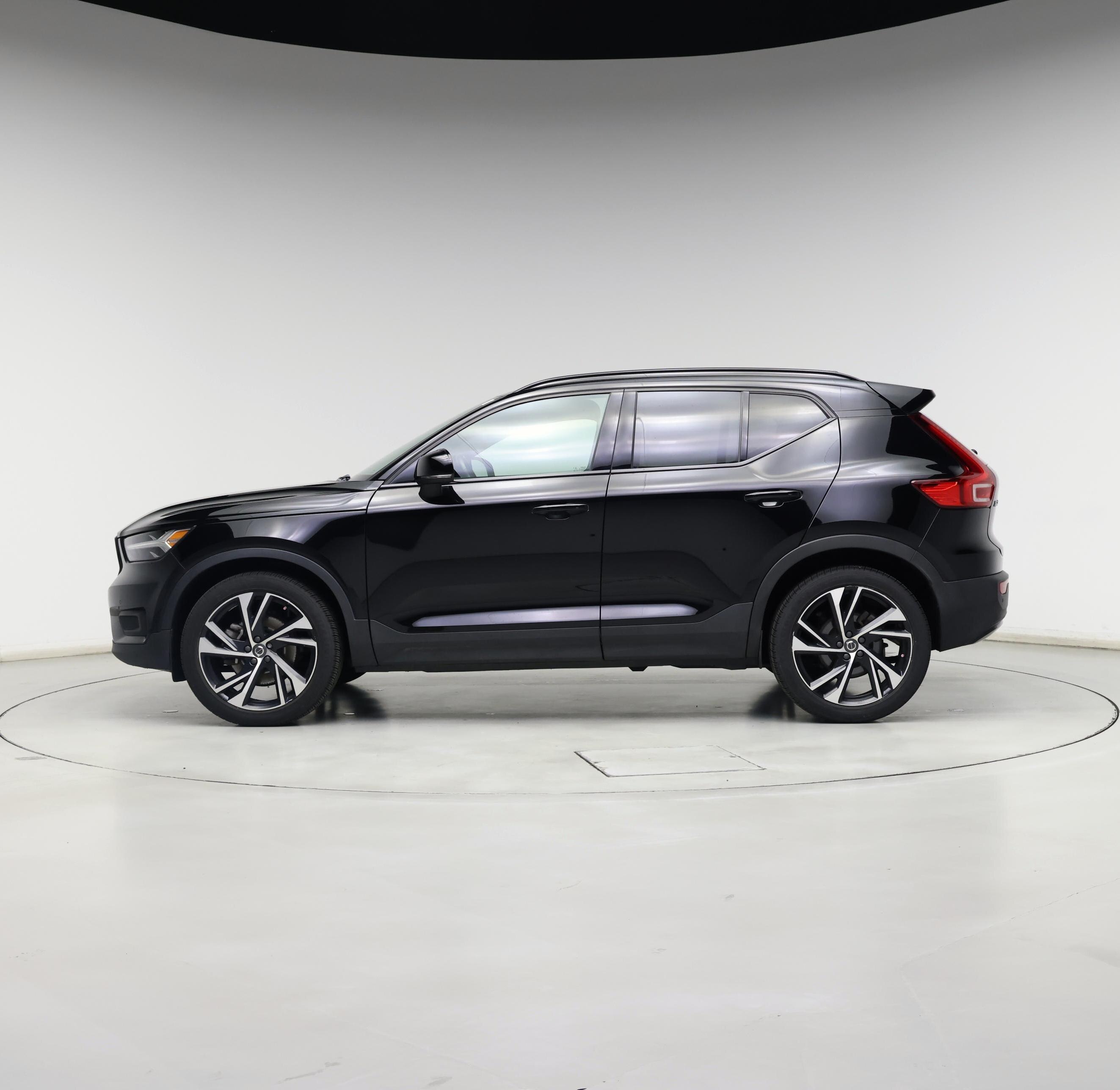 Thumbnail: 2021 Volvo XC40 - 3