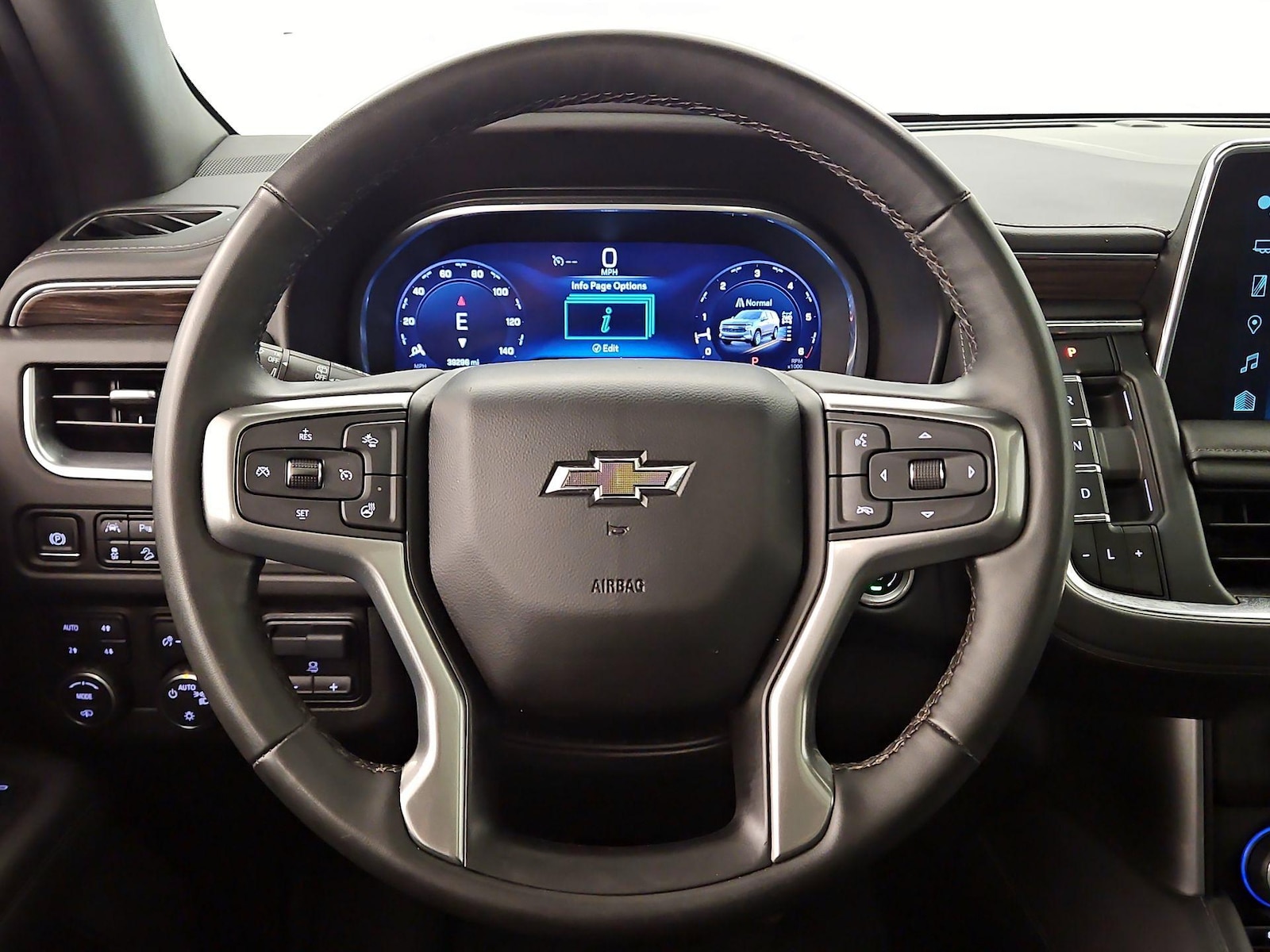 2024 Chevrolet Suburban Z71 - Photo 11