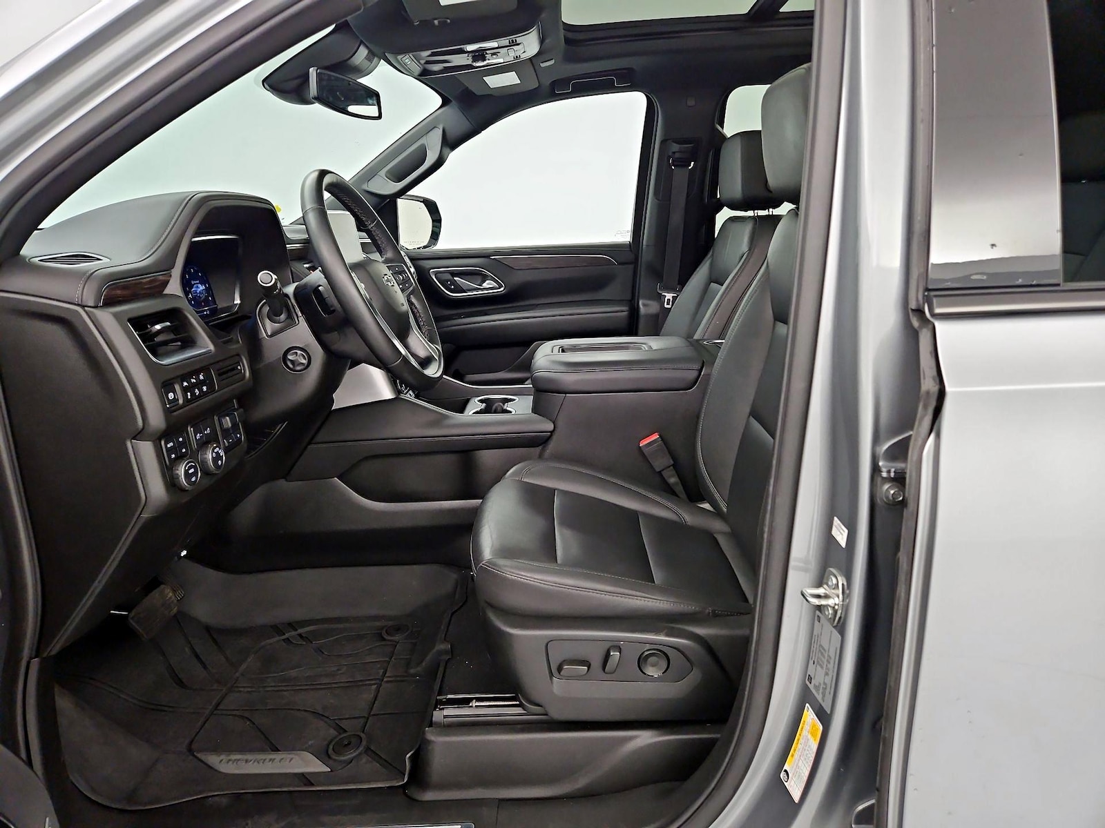 2024 Chevrolet Suburban Z71 - Photo 12