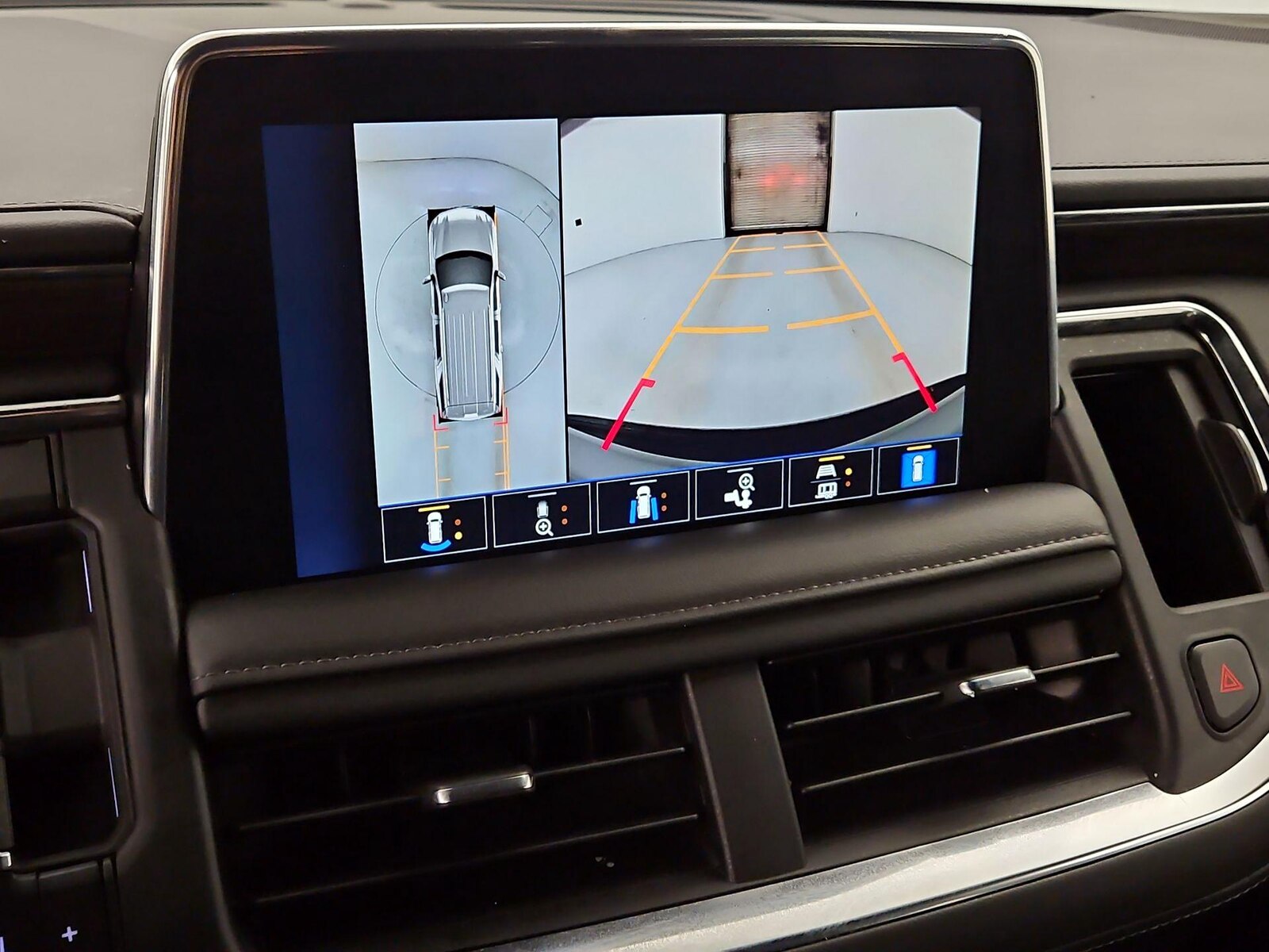 2024 Chevrolet Suburban Z71 - Photo 15