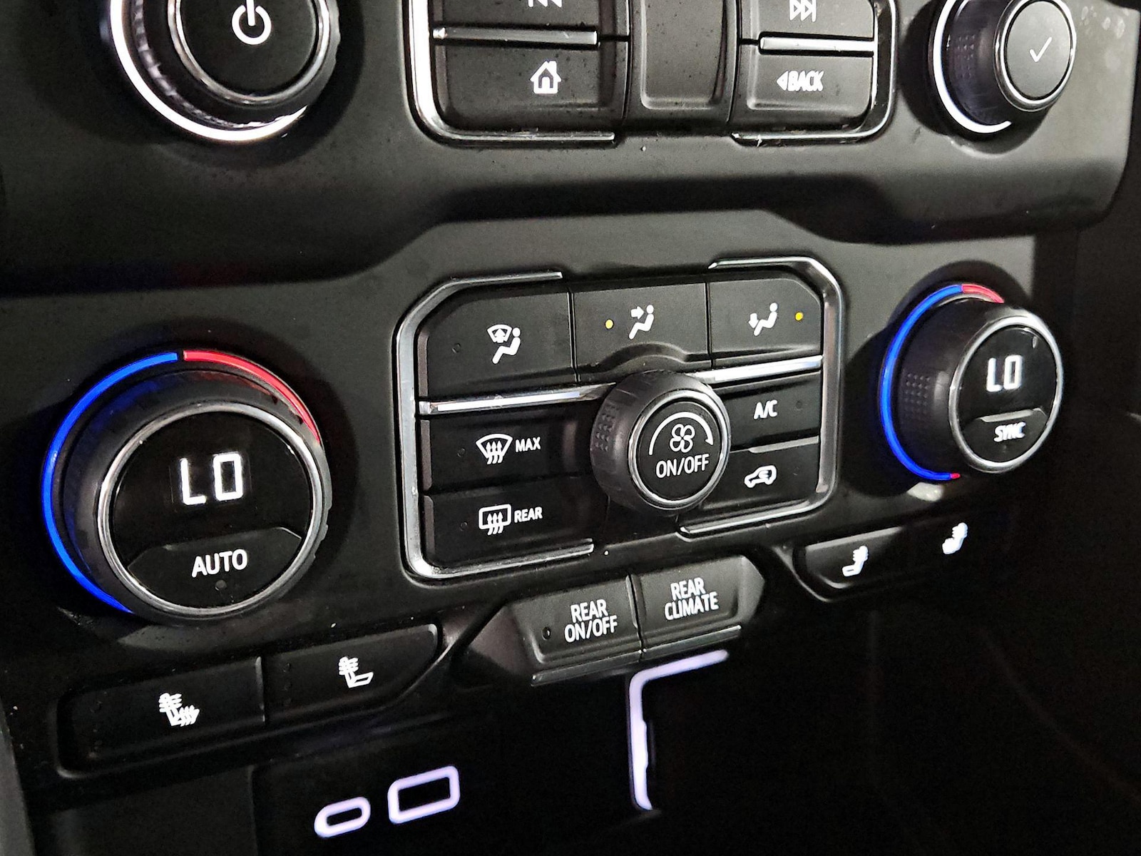 2024 Chevrolet Suburban Z71 - Photo 17
