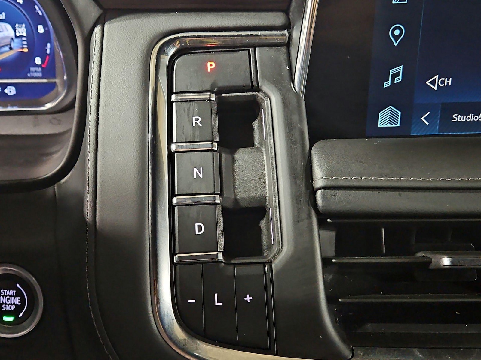 2024 Chevrolet Suburban Z71 - Photo 18