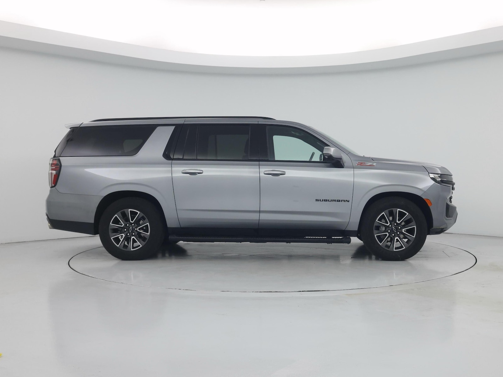 2024 Chevrolet Suburban Z71 - Photo 8