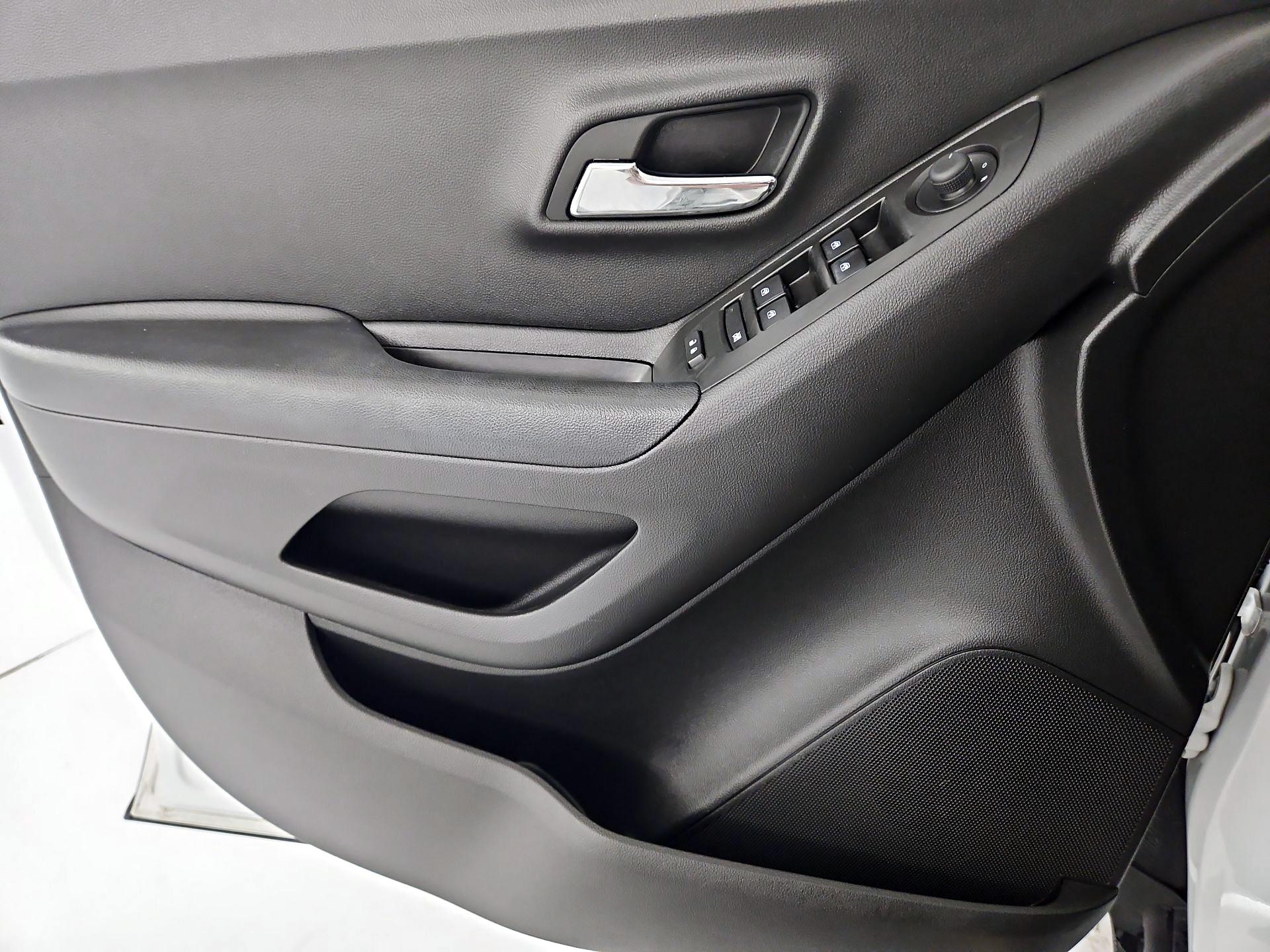 Thumbnail: 2022 Chevrolet Trax - 12