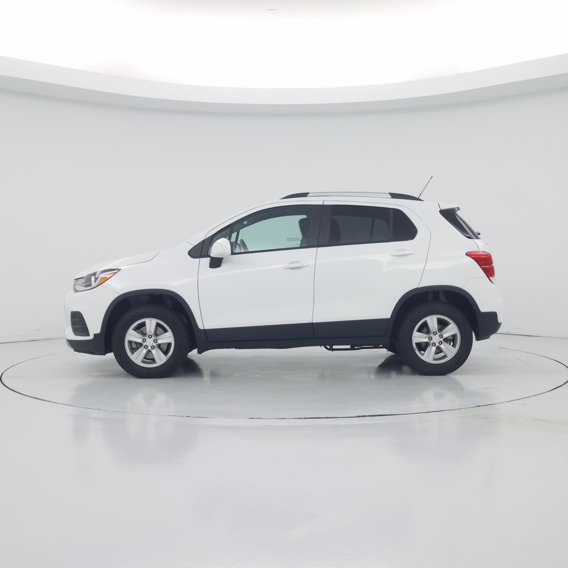 Thumbnail: 2022 Chevrolet Trax - 3