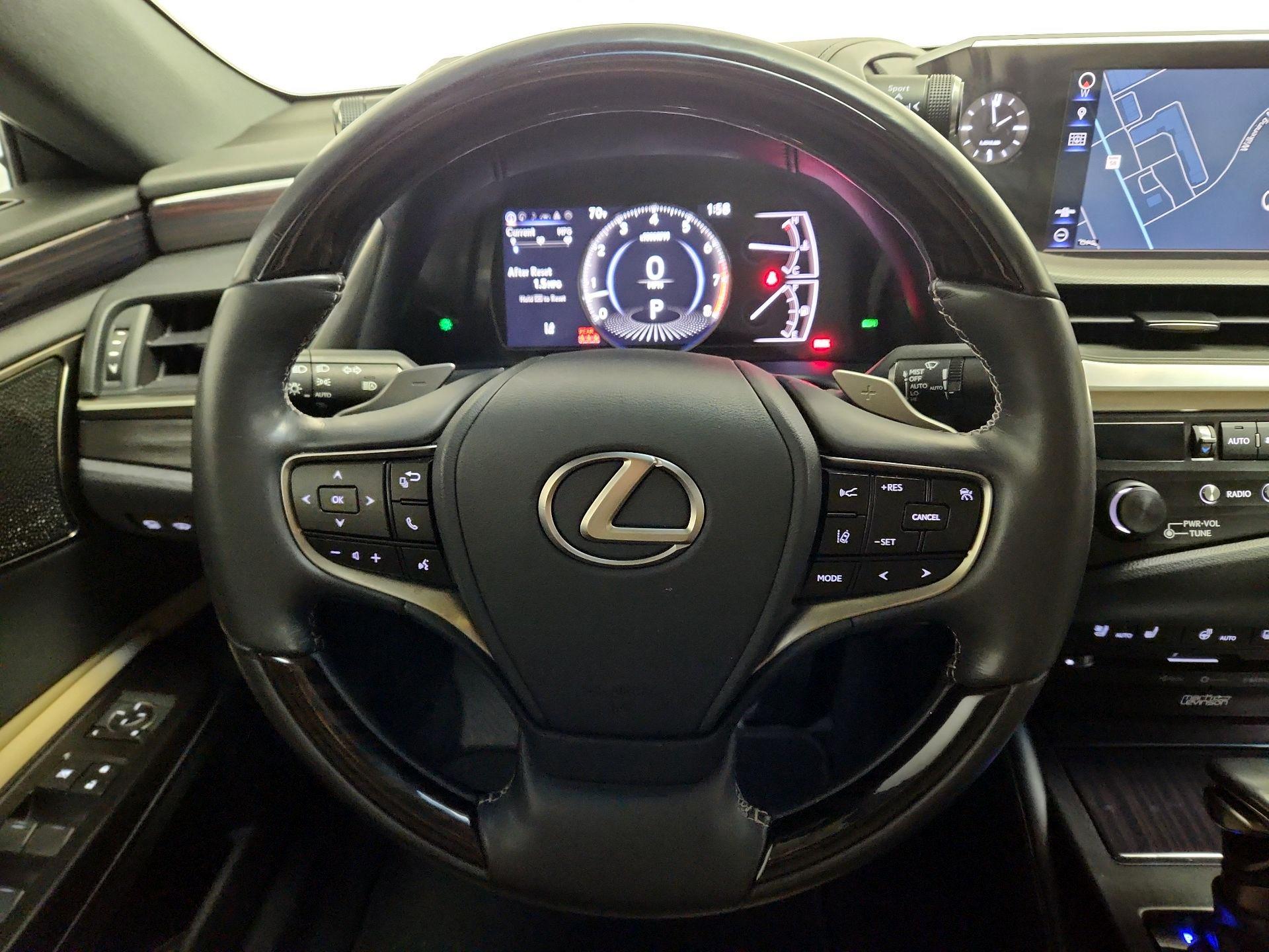 Thumbnail: 2019 Lexus ES - 10