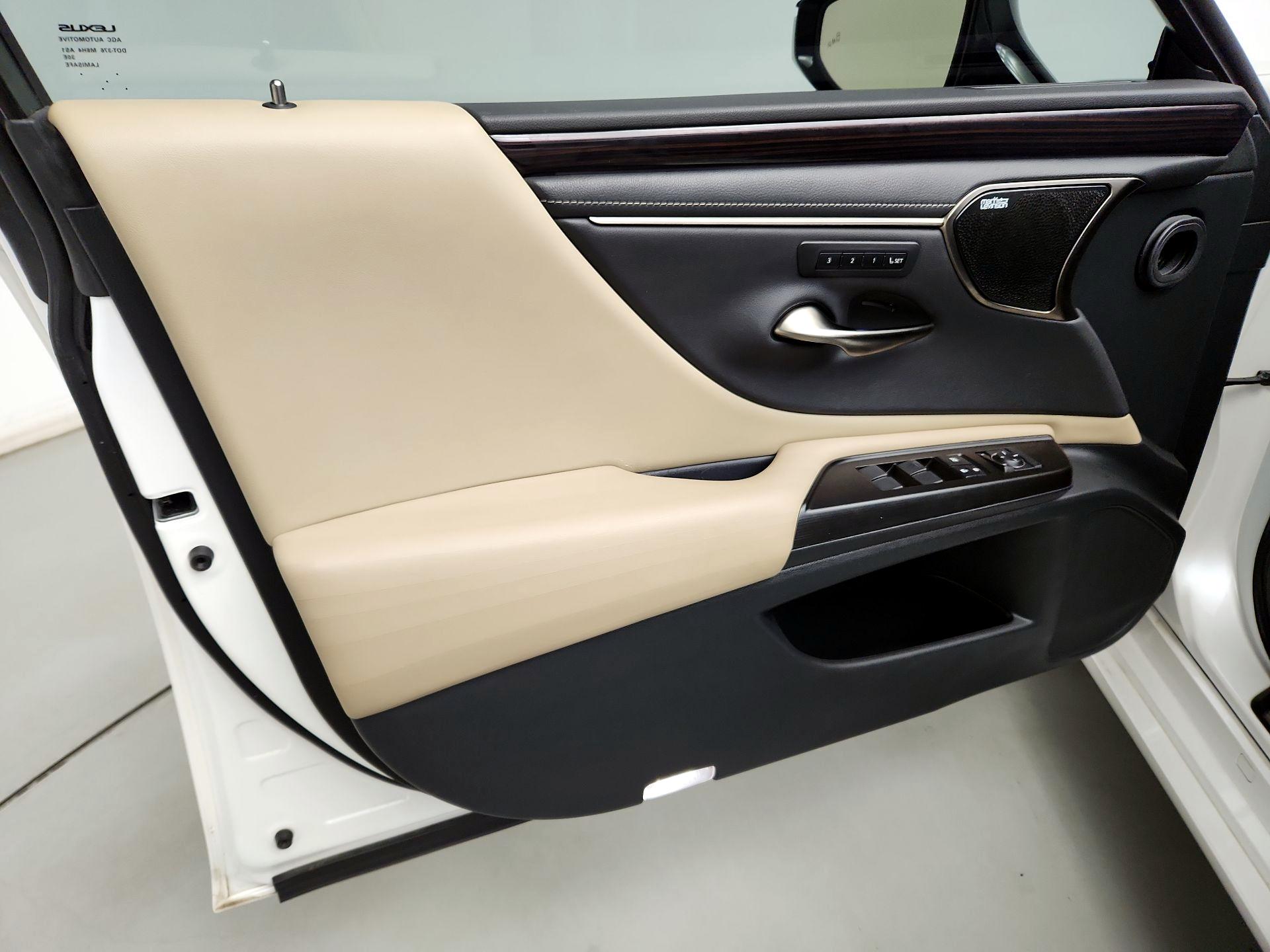Thumbnail: 2019 Lexus ES - 12