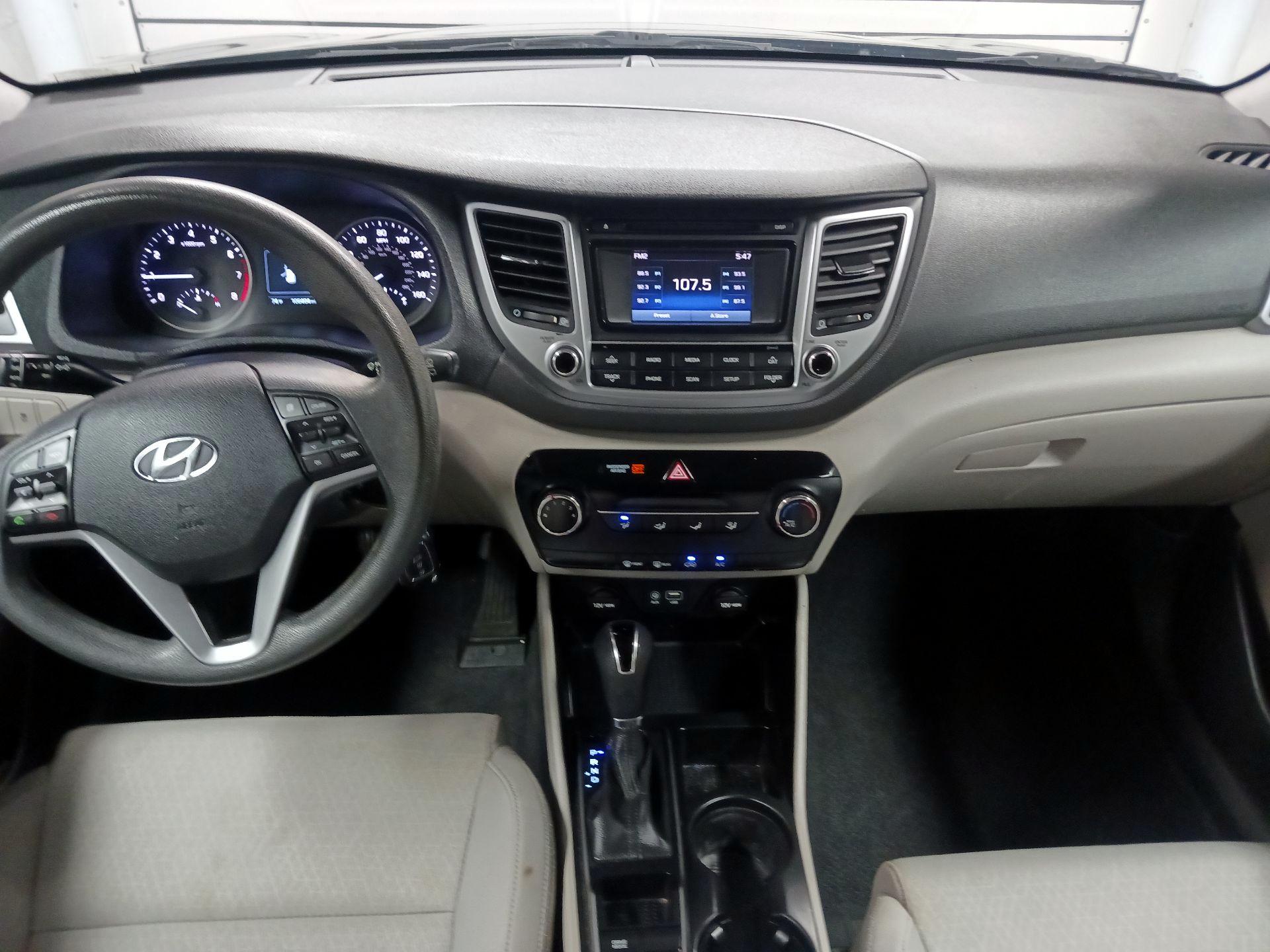 Thumbnail: 2016 Hyundai Tucson - 9