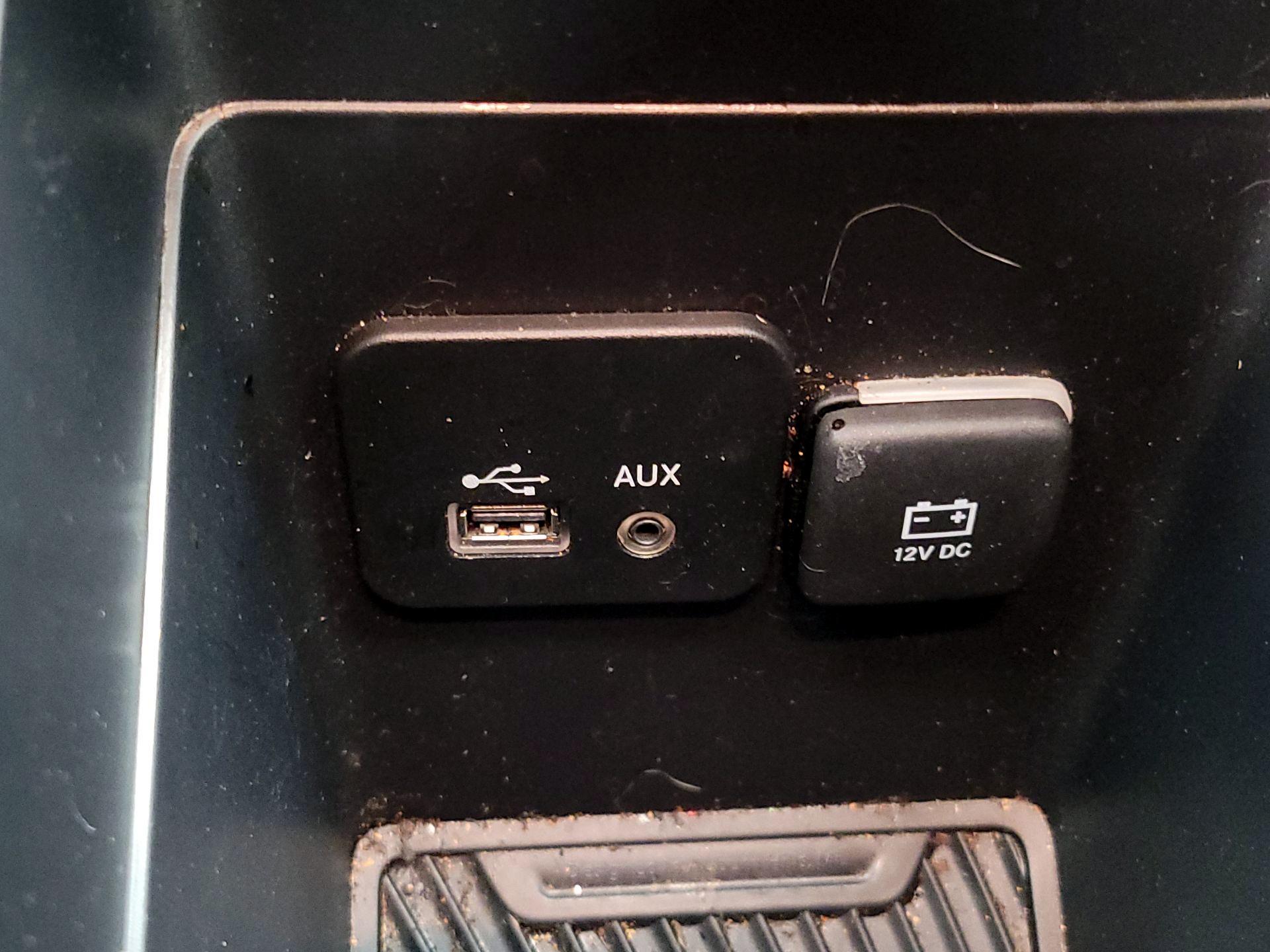 Thumbnail: 2015 Chrysler 200 - 17