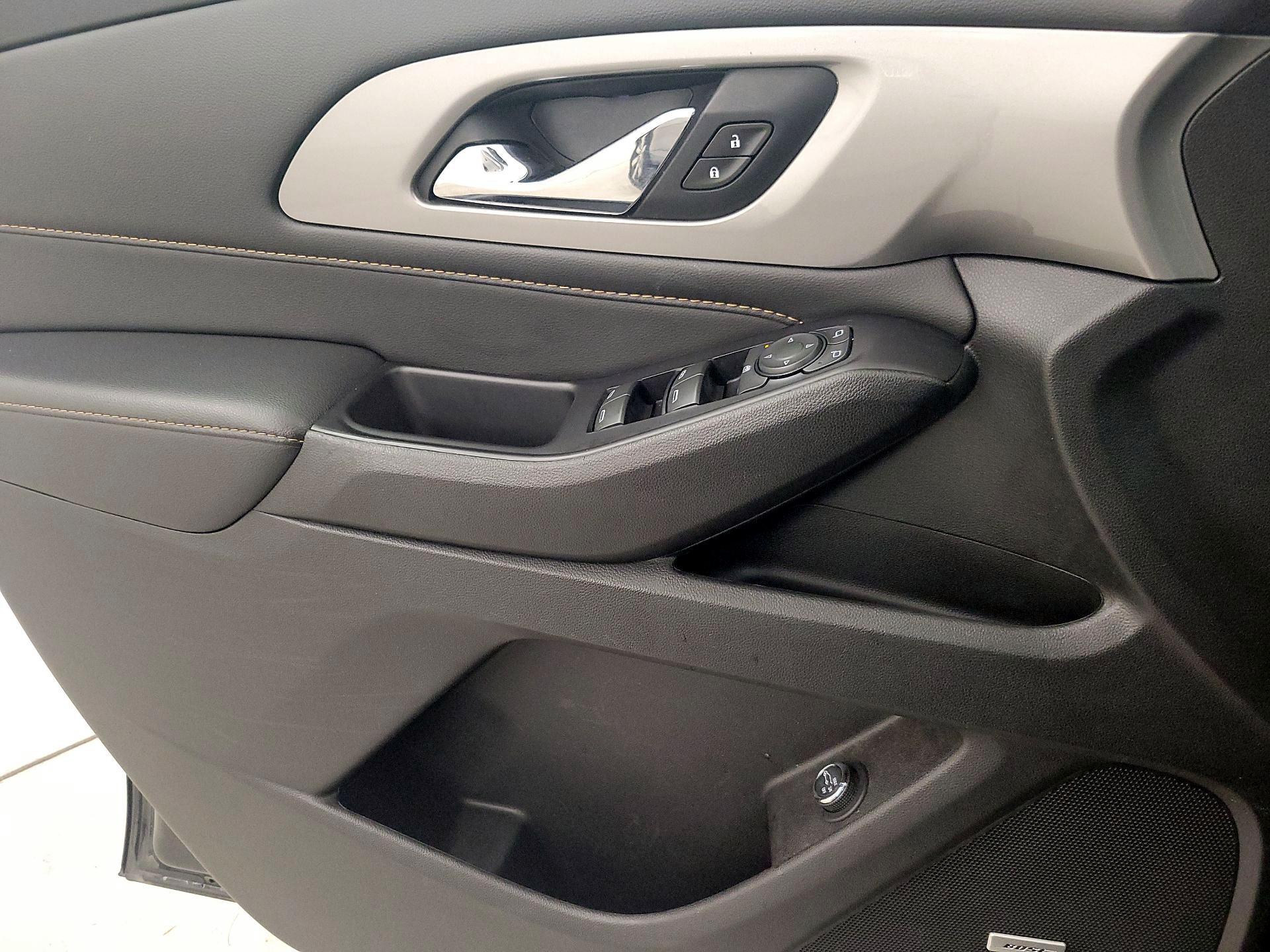 Thumbnail: 2020 Chevrolet Traverse - 12
