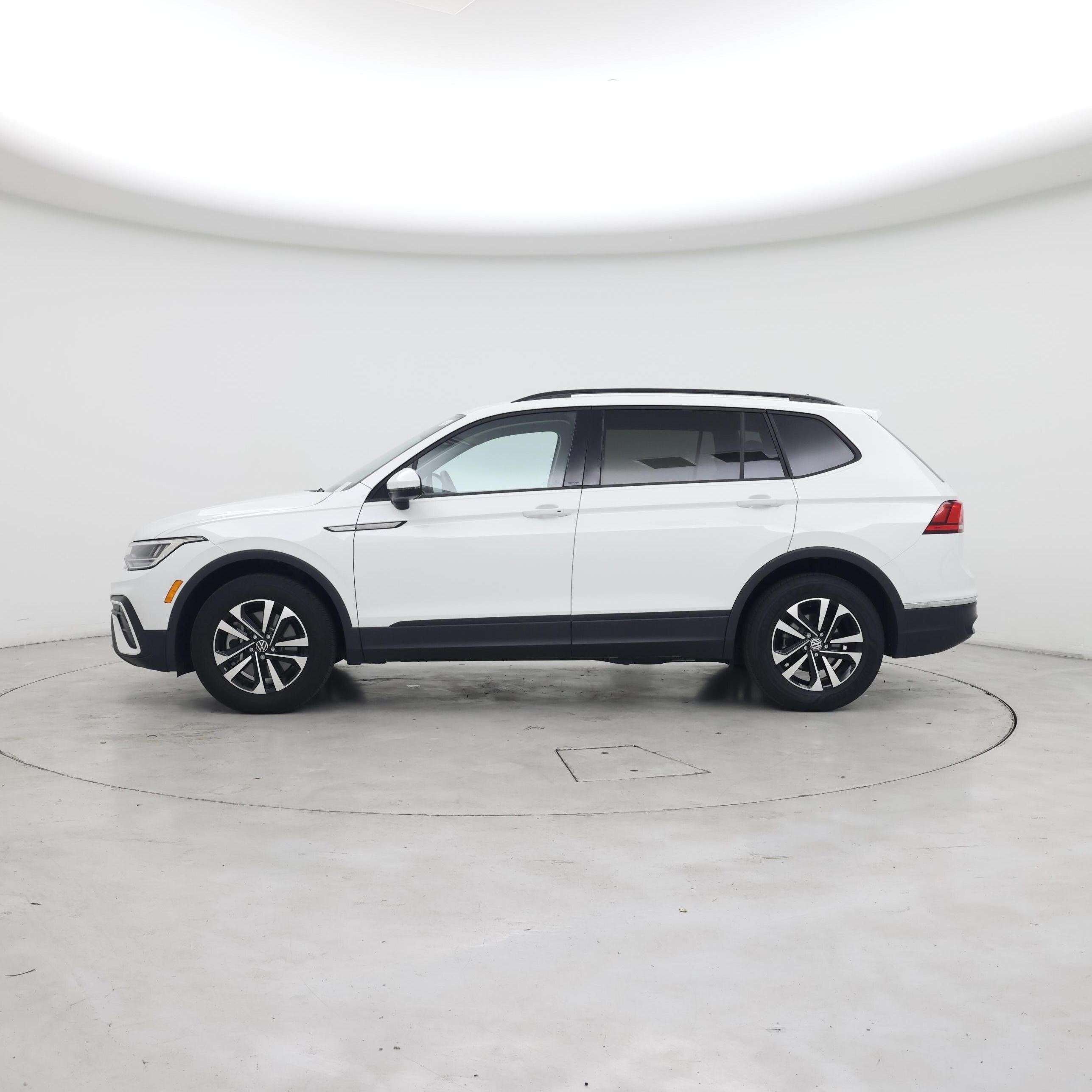 Thumbnail: 2024 Volkswagen Tiguan - 3