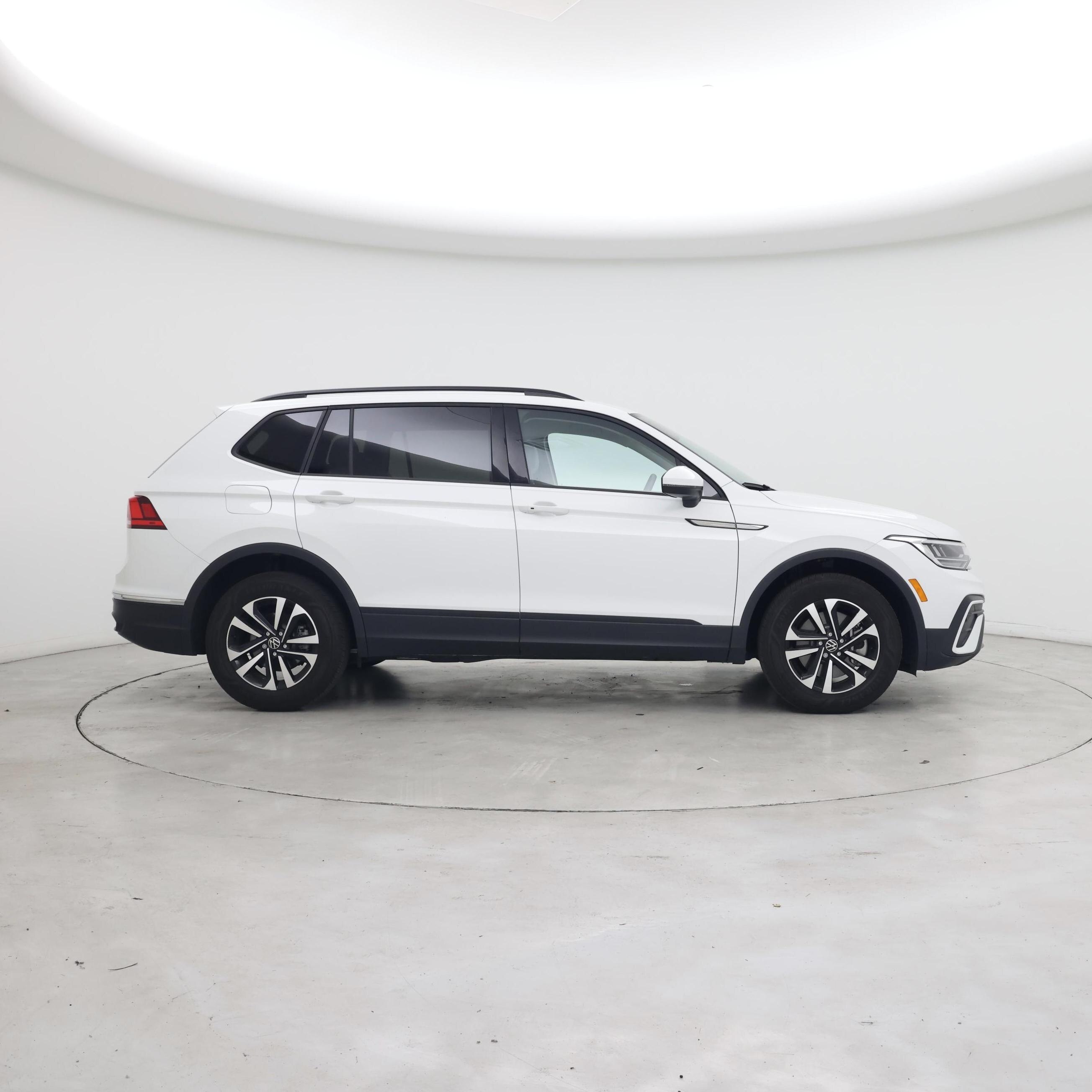 Thumbnail: 2024 Volkswagen Tiguan - 7