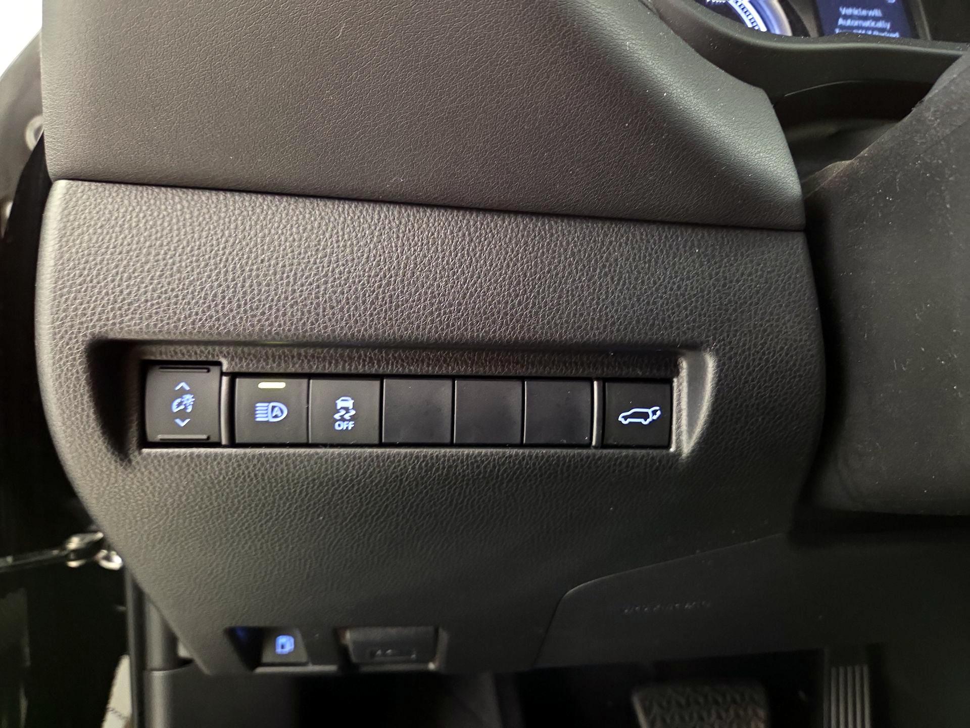 Thumbnail: 2021 Toyota Venza - 13