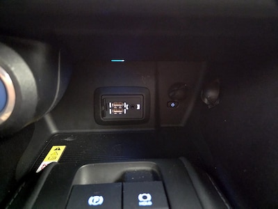 USB/AUX Ports