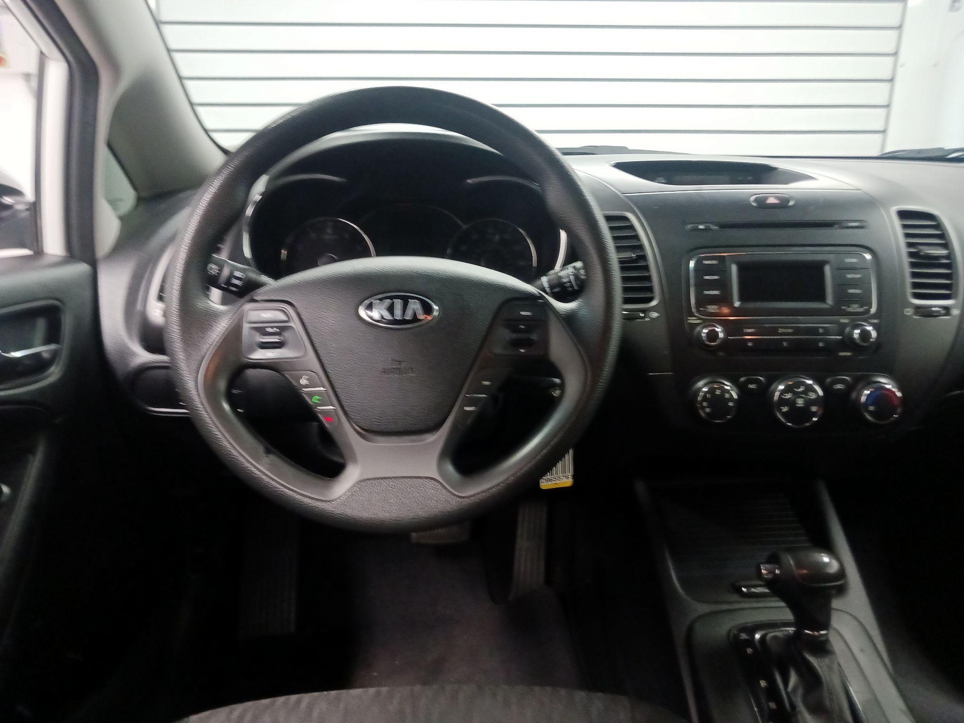 Thumbnail: 2016 Kia Forte - 10