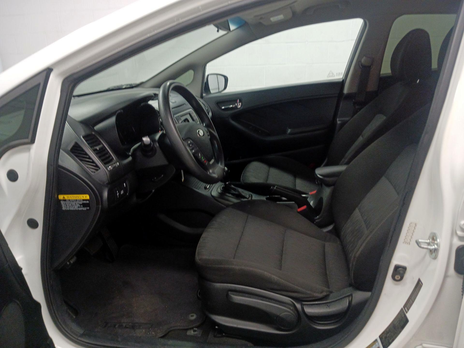 Thumbnail: 2016 Kia Forte - 11