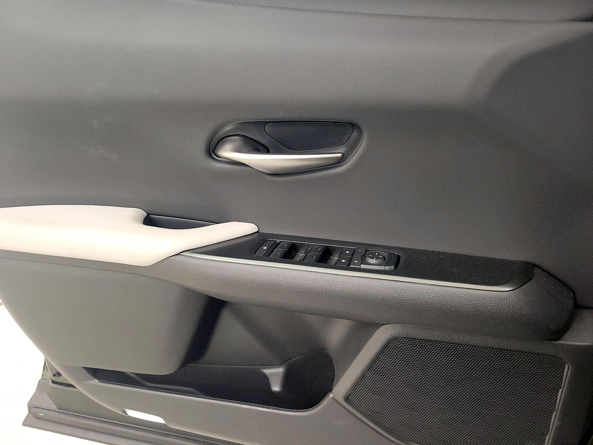 Thumbnail: 2025 Lexus UX - 12