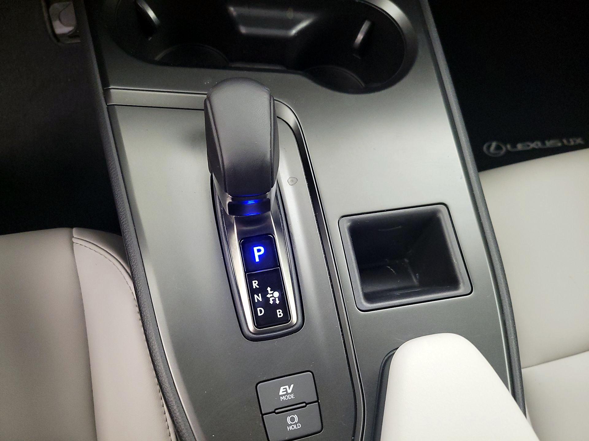 Thumbnail: 2025 Lexus UX - 16