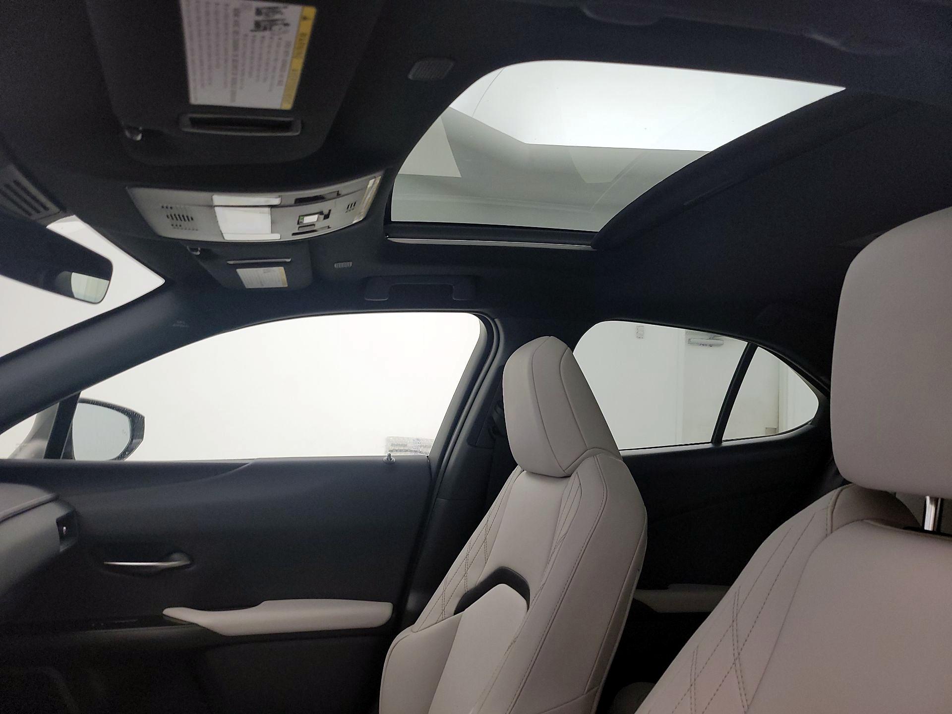 Thumbnail: 2025 Lexus UX - 18