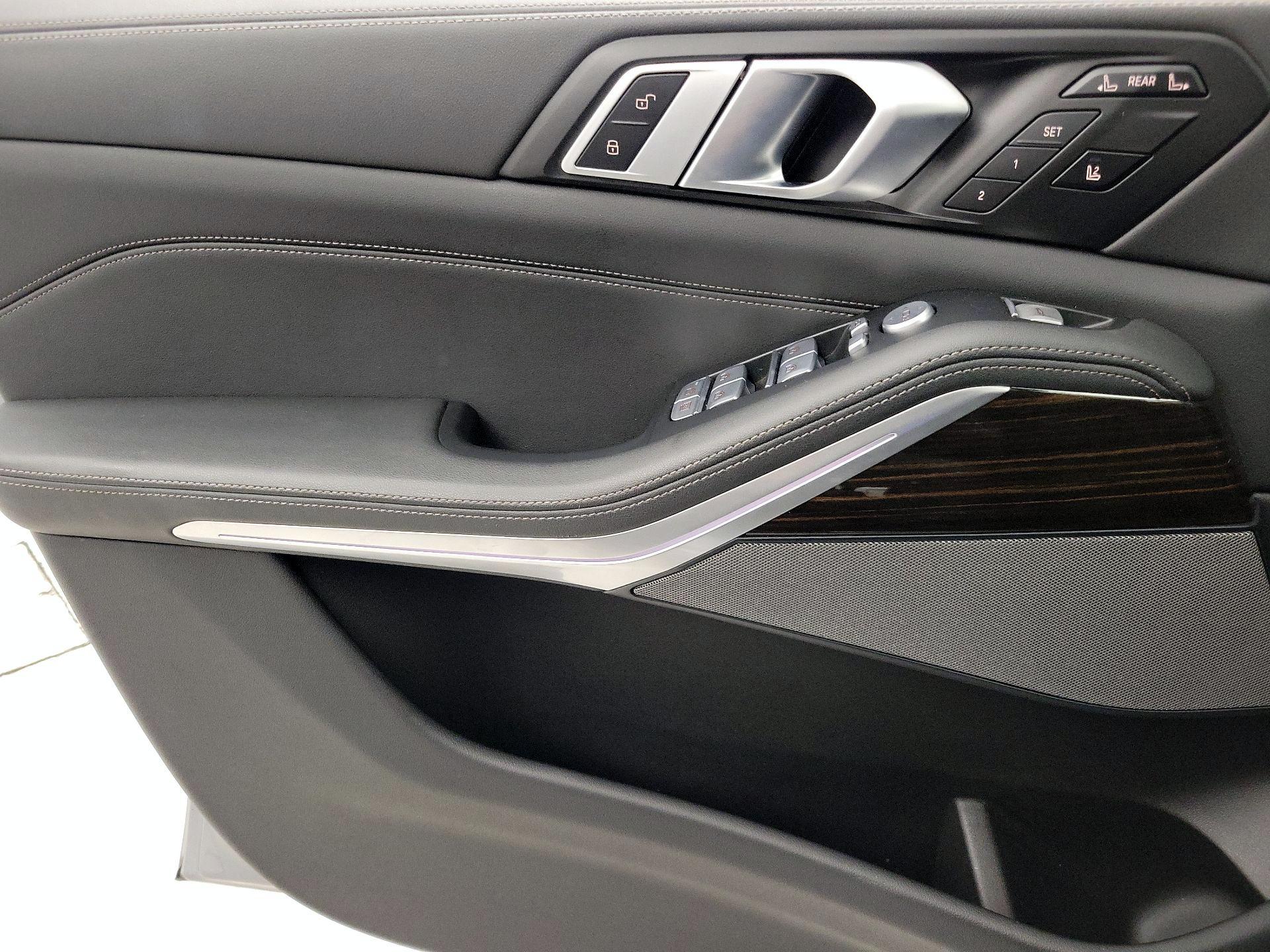 Thumbnail: 2025 BMW X7 - 12