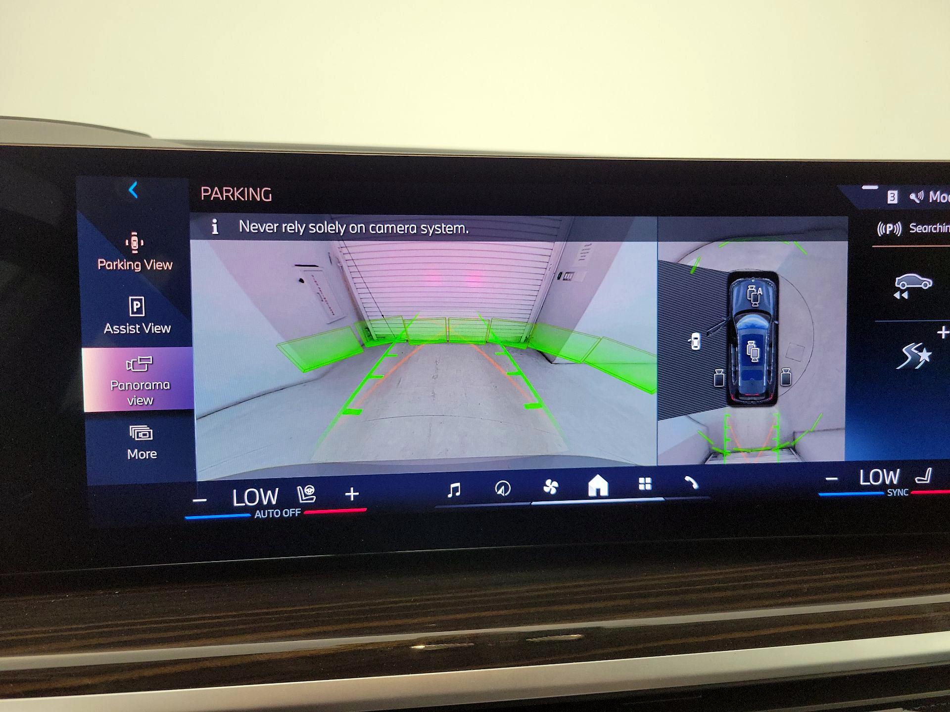 Thumbnail: 2025 BMW X7 - 15