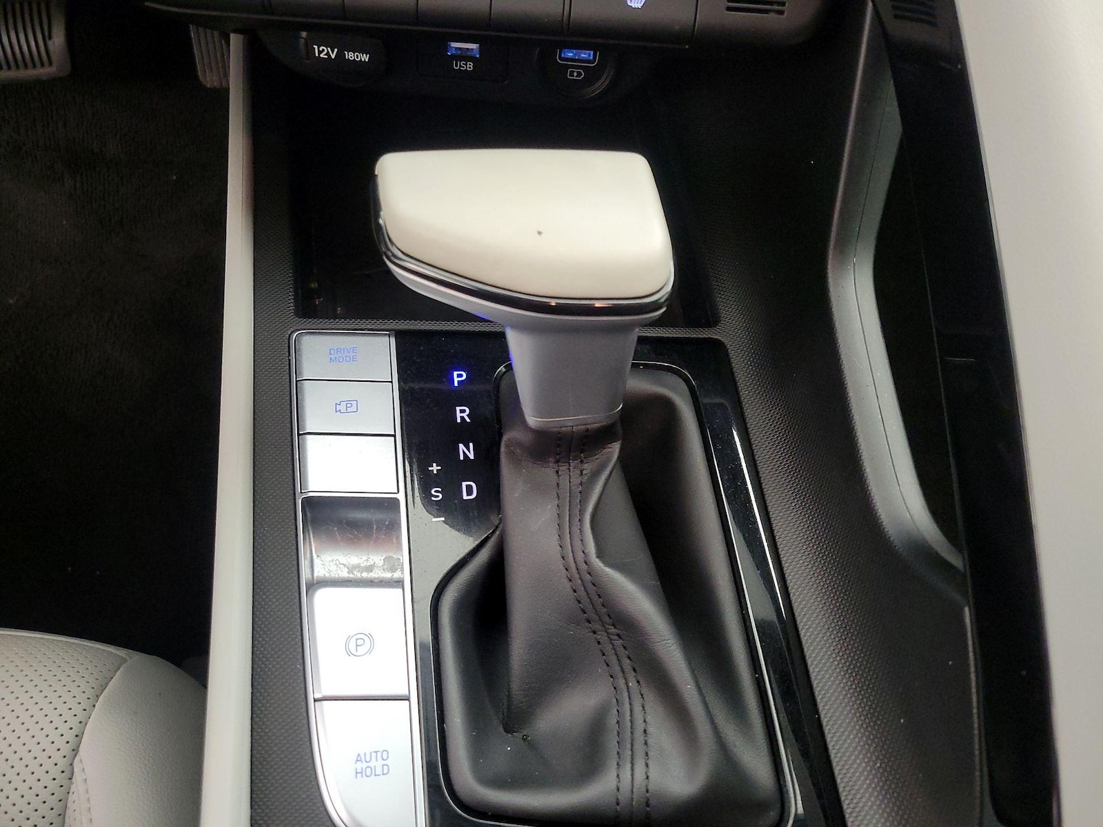 2023 Hyundai Elantra Limited - Photo 19