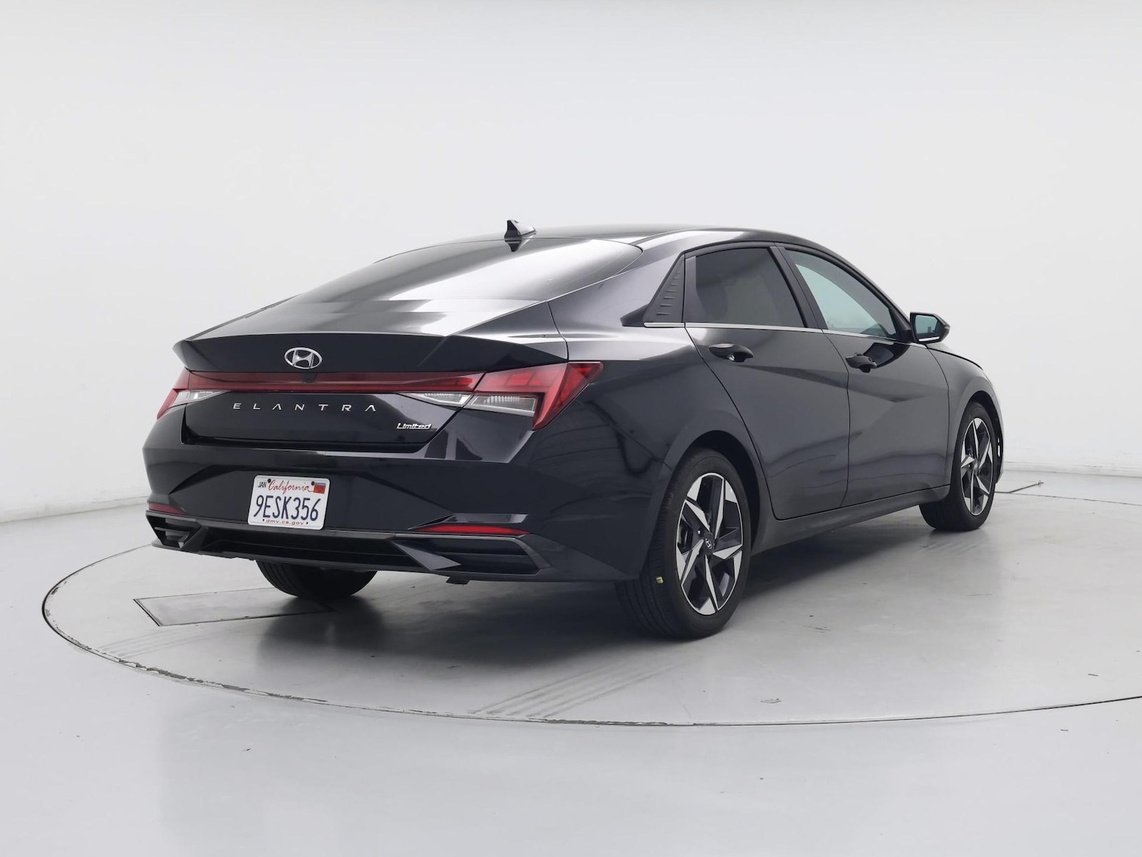 2023 Hyundai Elantra Limited - Photo 9