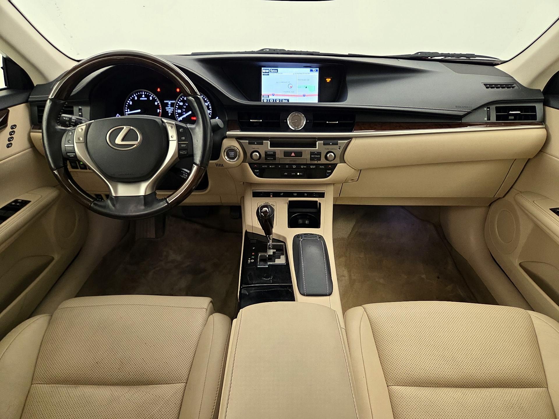 Thumbnail: 2015 Lexus ES - 9