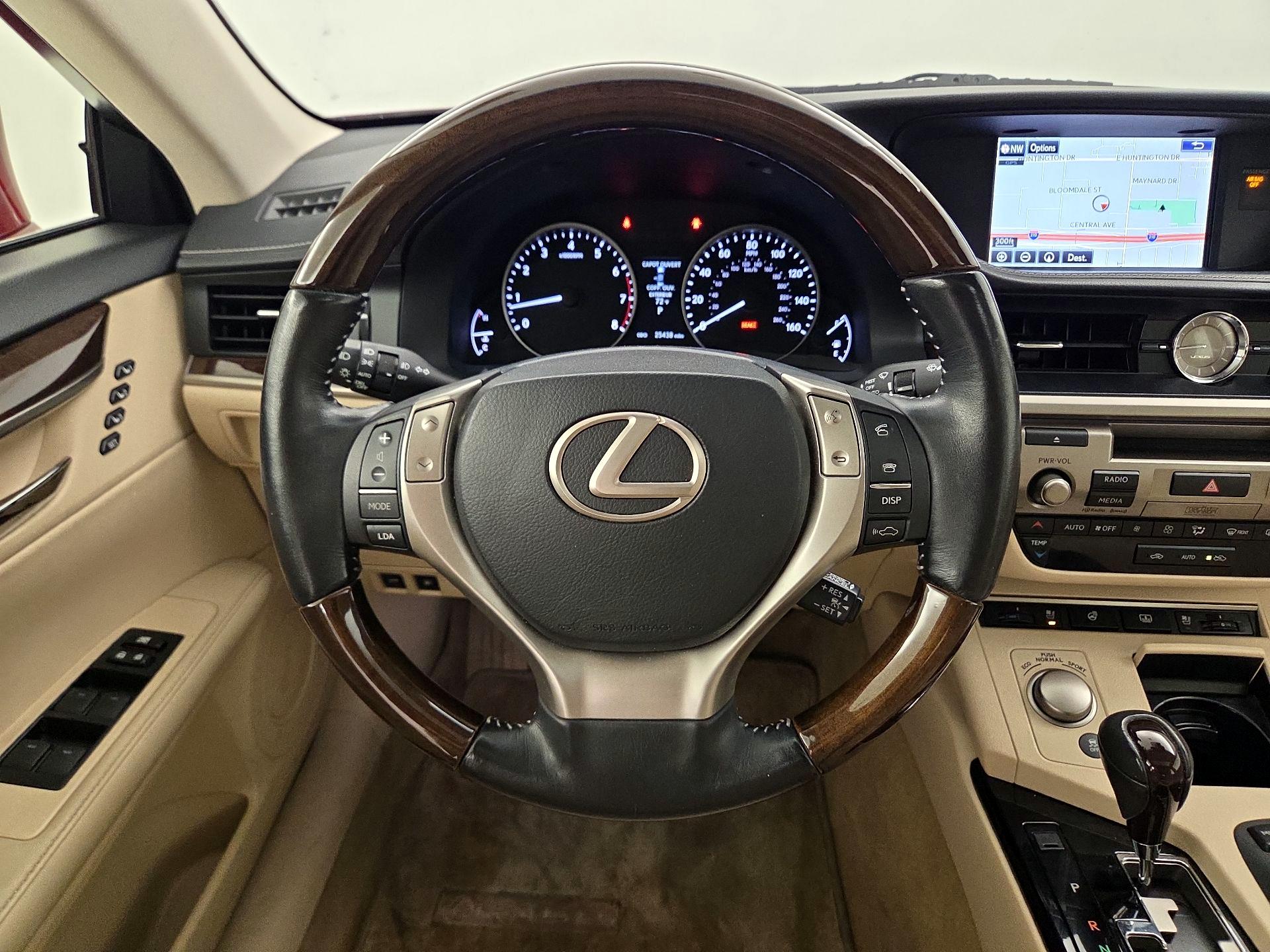 Thumbnail: 2015 Lexus ES - 10