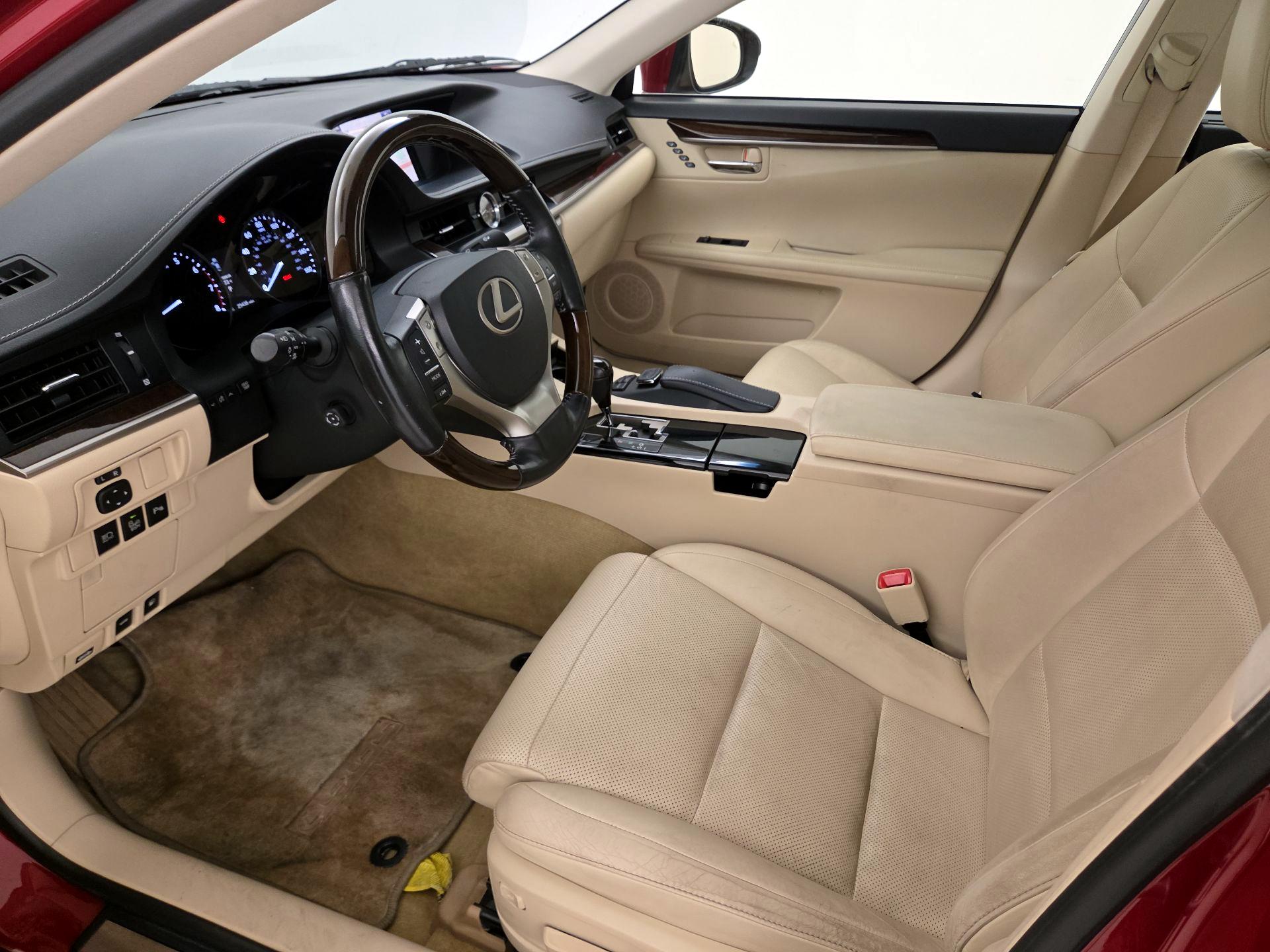 Thumbnail: 2015 Lexus ES - 11