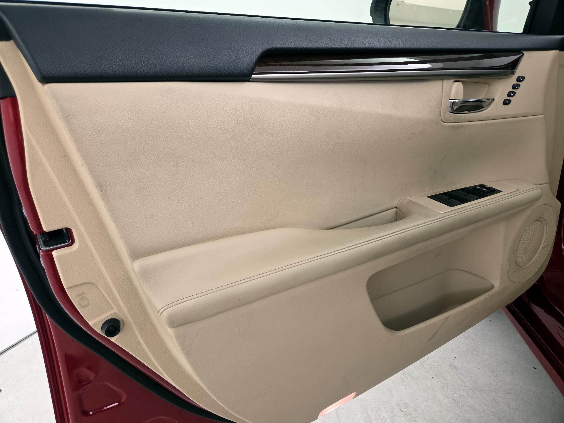Thumbnail: 2015 Lexus ES - 12