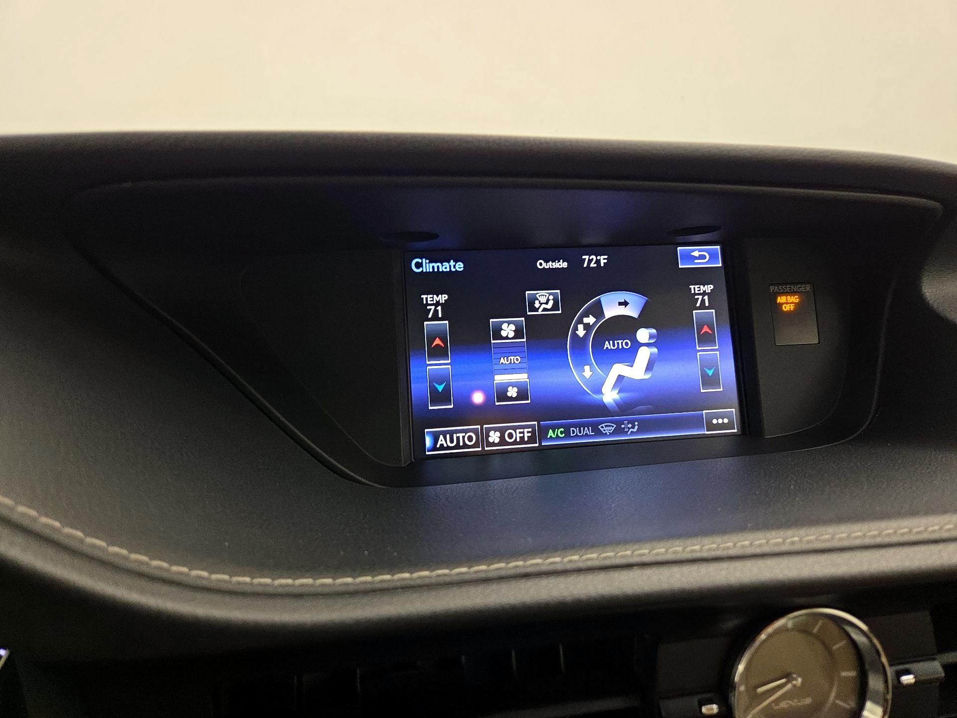 Thumbnail: 2015 Lexus ES - 17