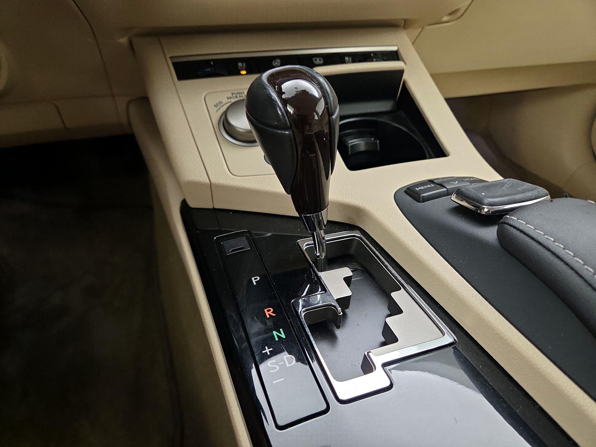 Thumbnail: 2015 Lexus ES - 18
