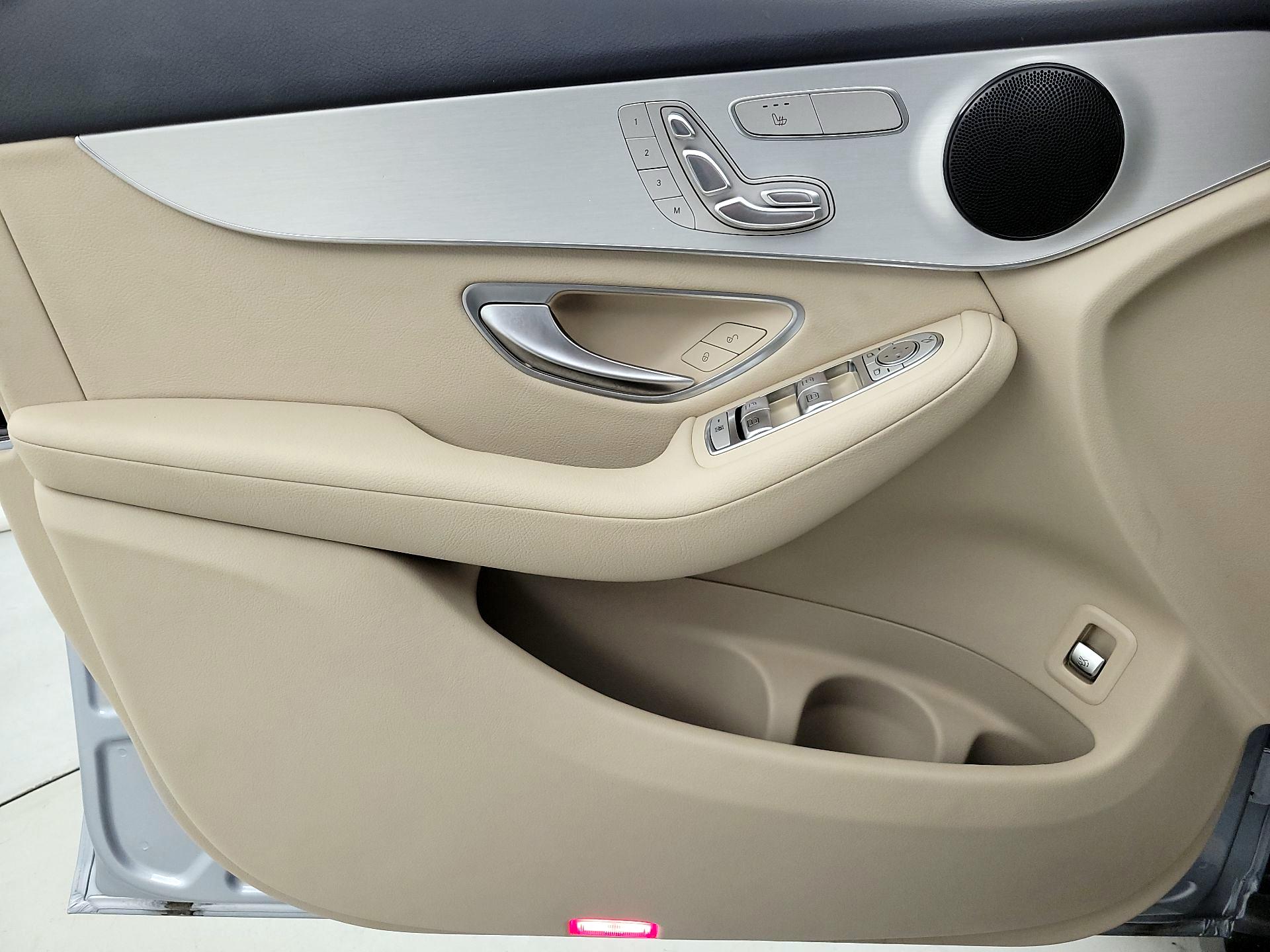 Thumbnail: 2022 Mercedes-Benz GLC - 12