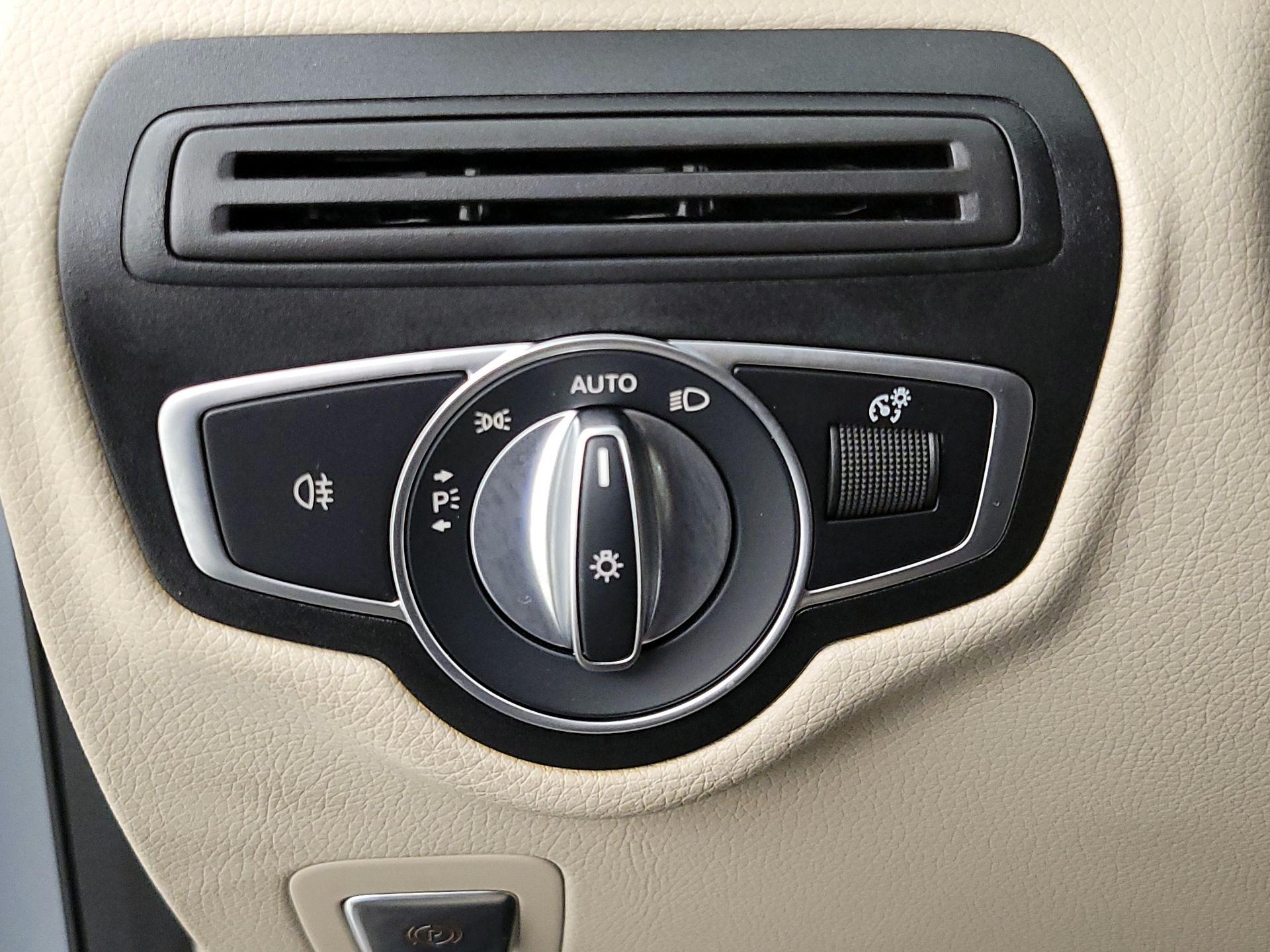 Thumbnail: 2022 Mercedes-Benz GLC - 13