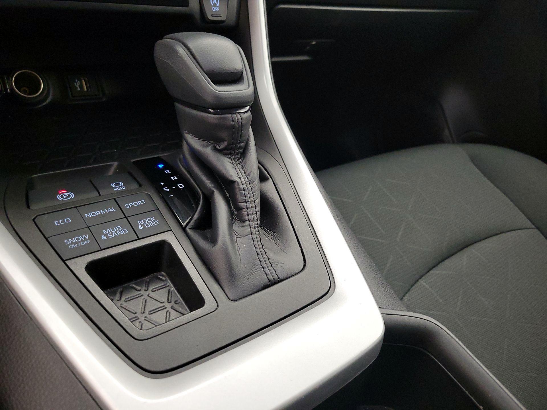 Thumbnail: 2023 Toyota RAV4 - 17