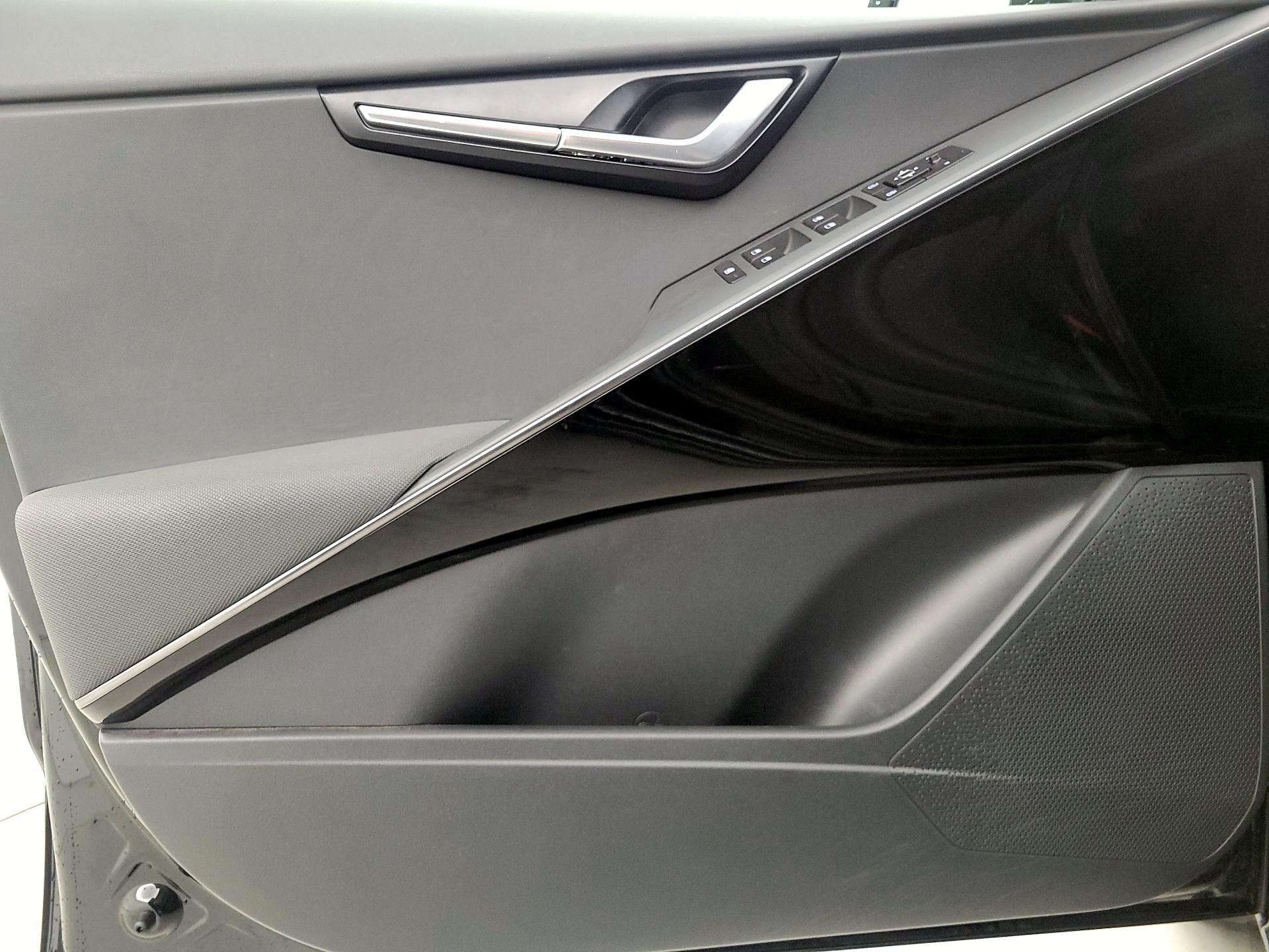 Thumbnail: 2023 Kia Niro - 12