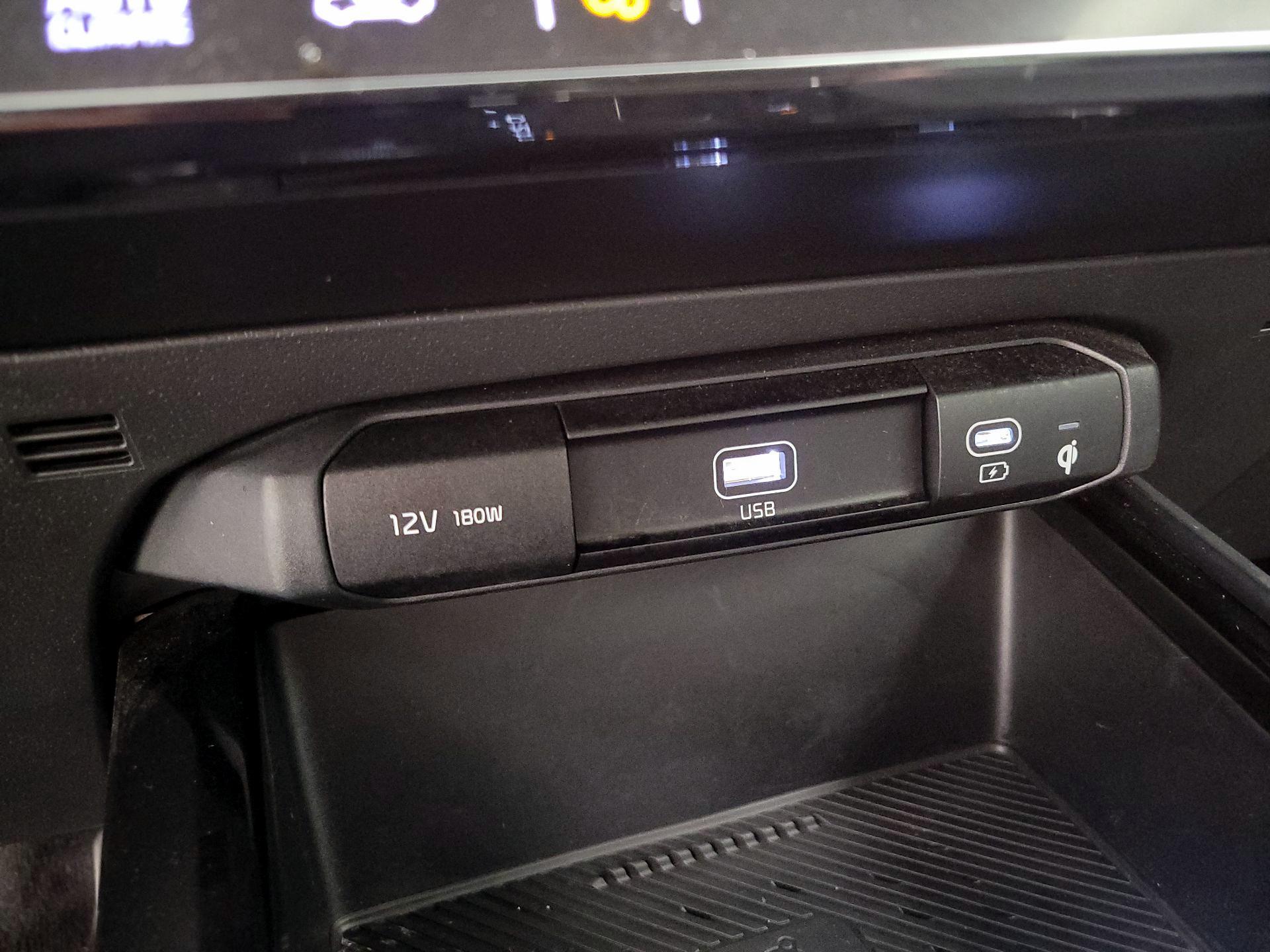 Thumbnail: 2023 Kia Niro - 18