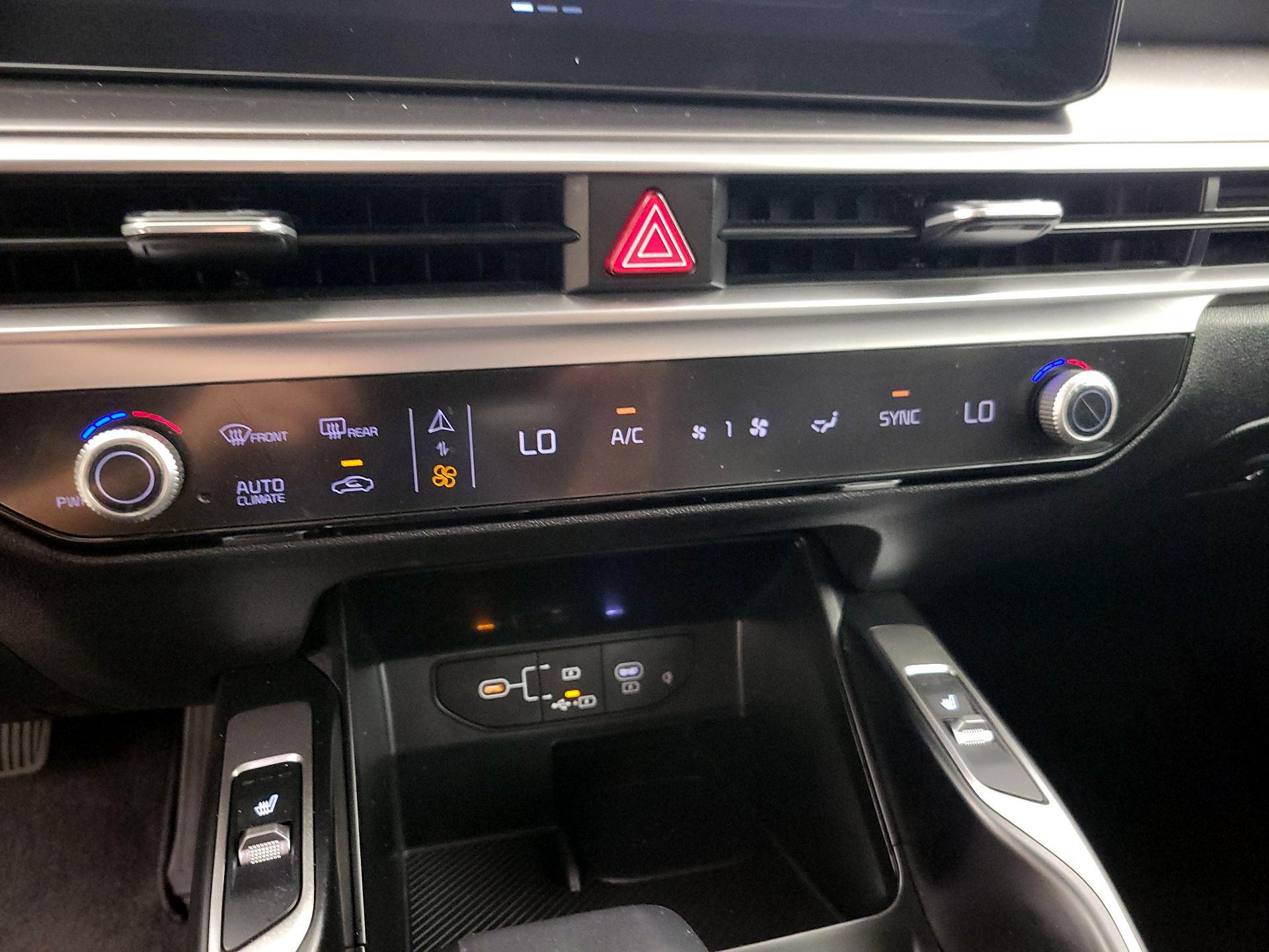 Thumbnail: 2024 Kia Sorento - 17